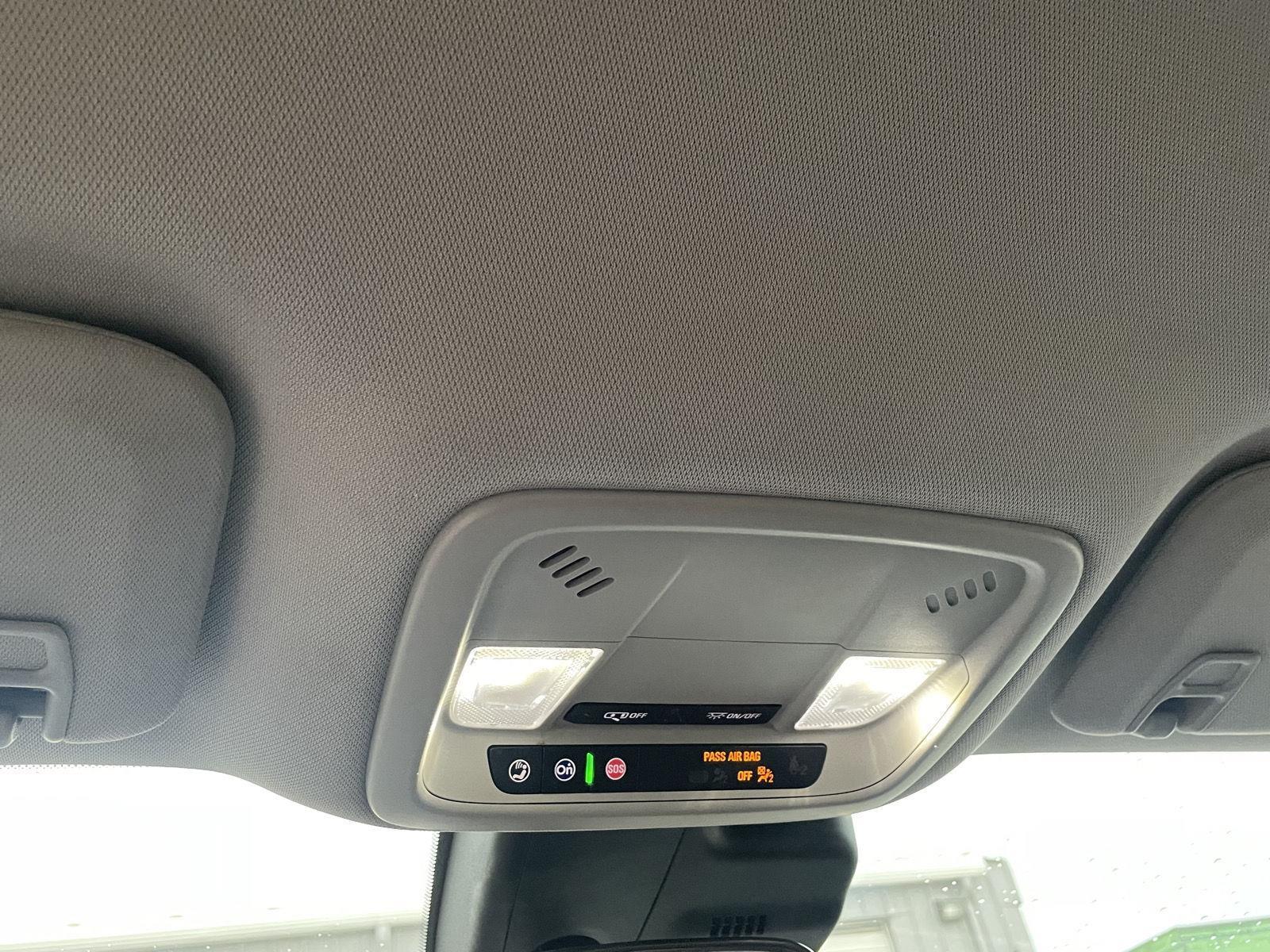 Vehicle photo 13