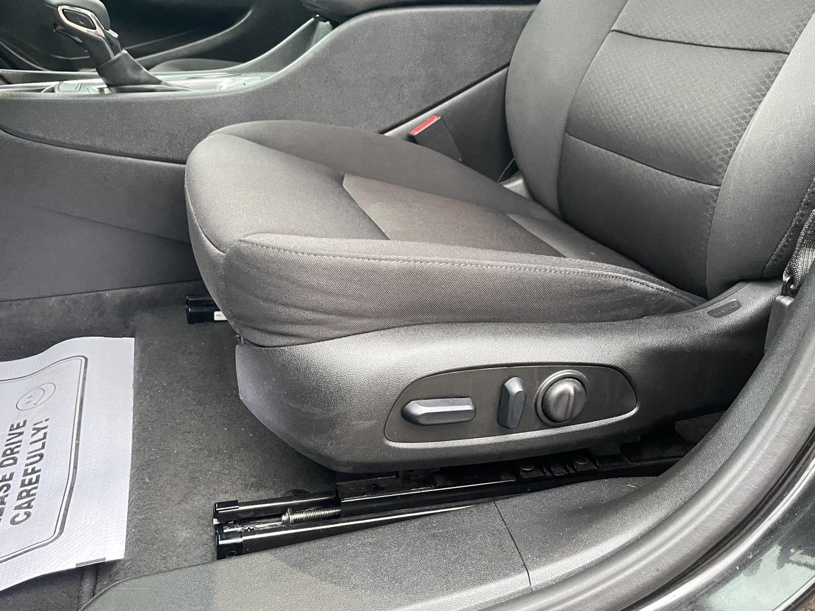 Vehicle photo 14