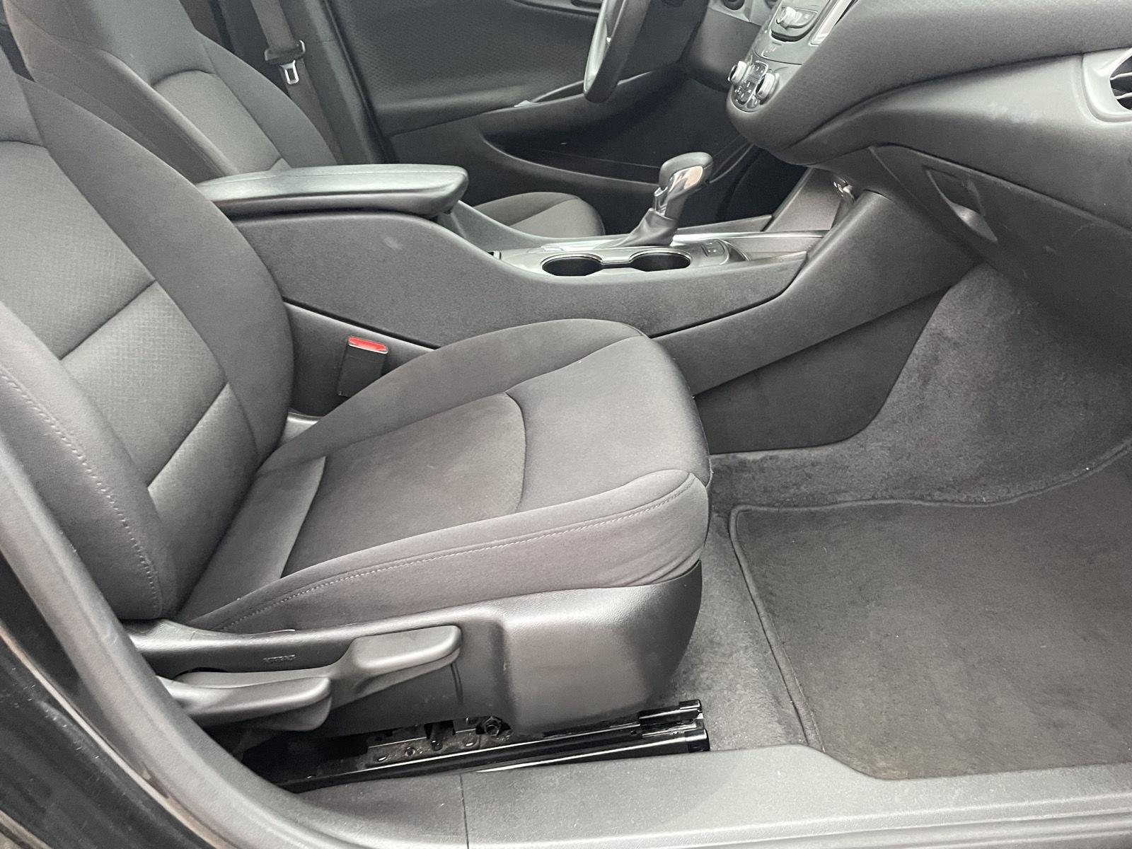 Vehicle photo 17