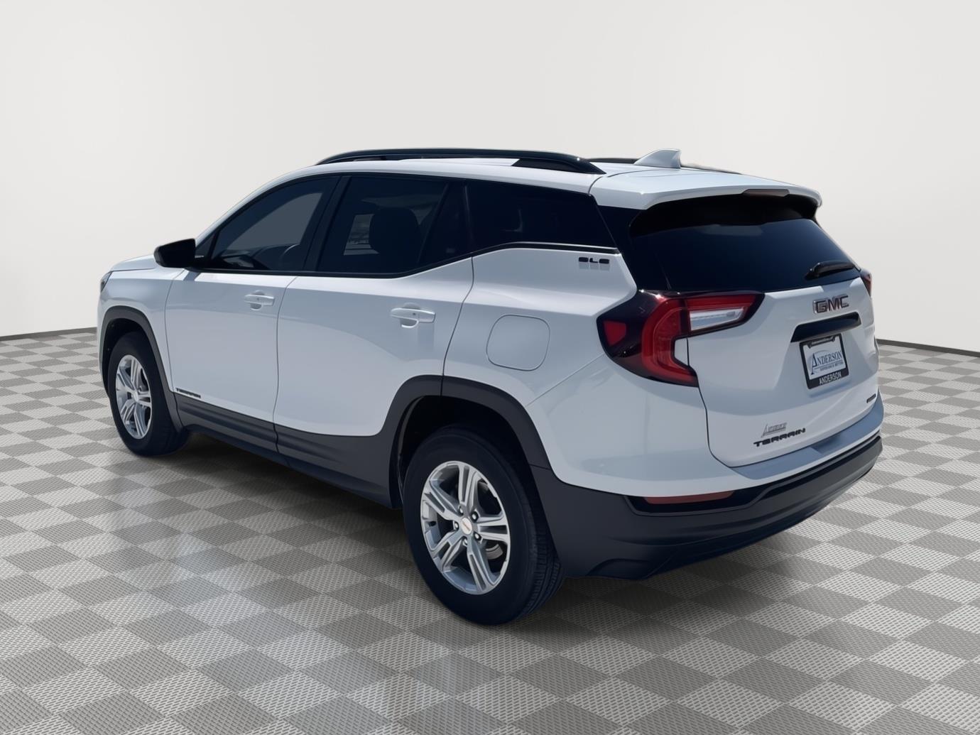 Vehicle photo 4