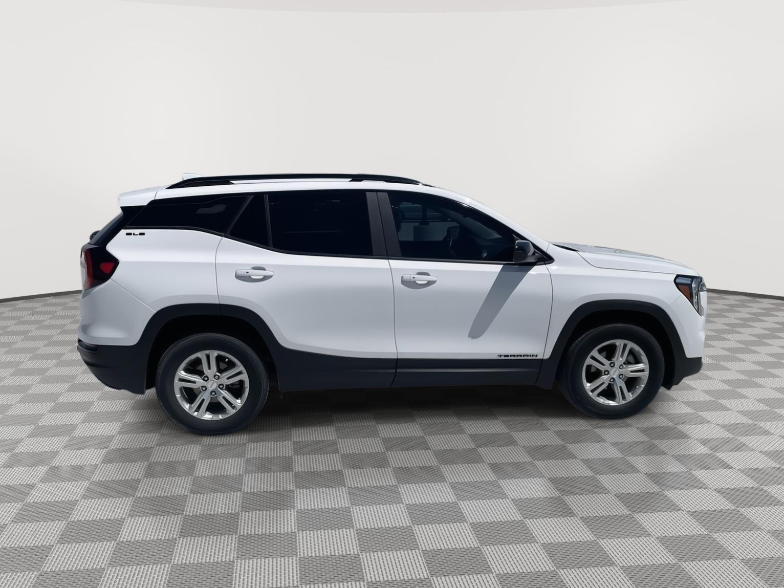 Vehicle photo 7
