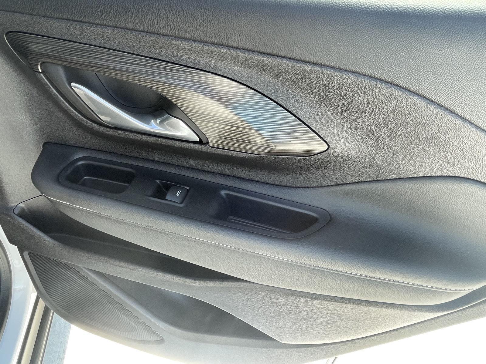 Vehicle photo 18