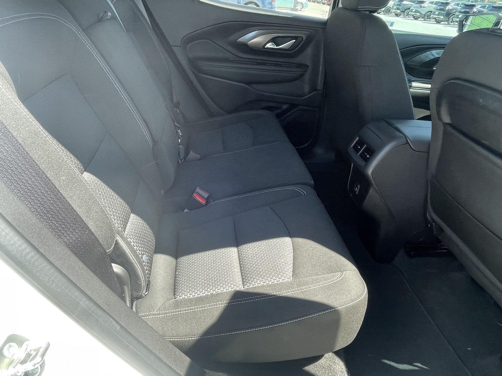 Vehicle photo 19