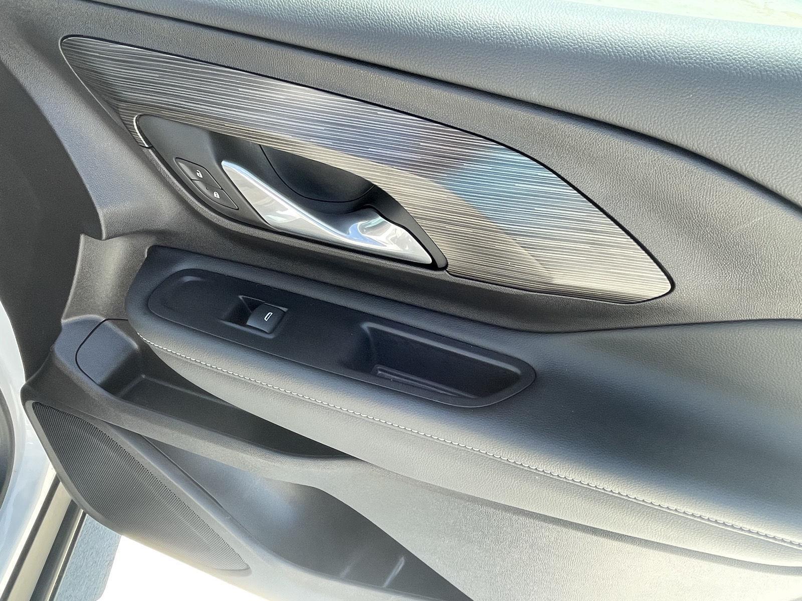 Vehicle photo 20