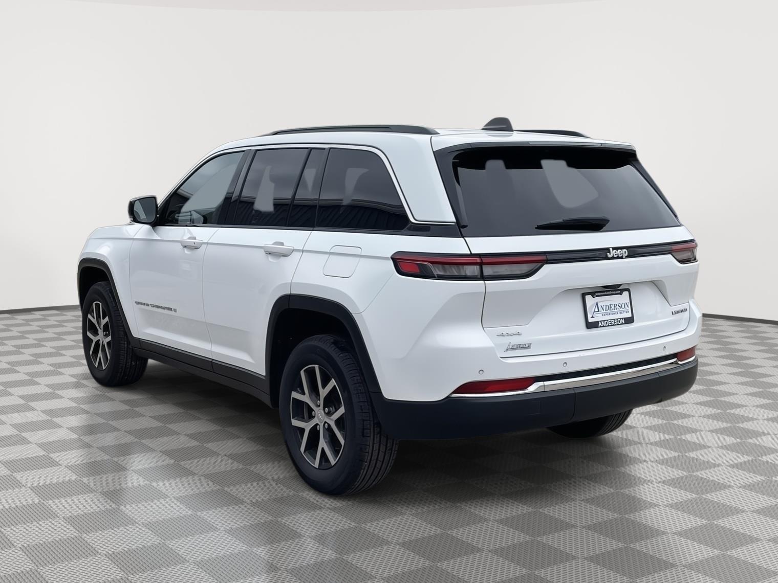 Vehicle photo 4