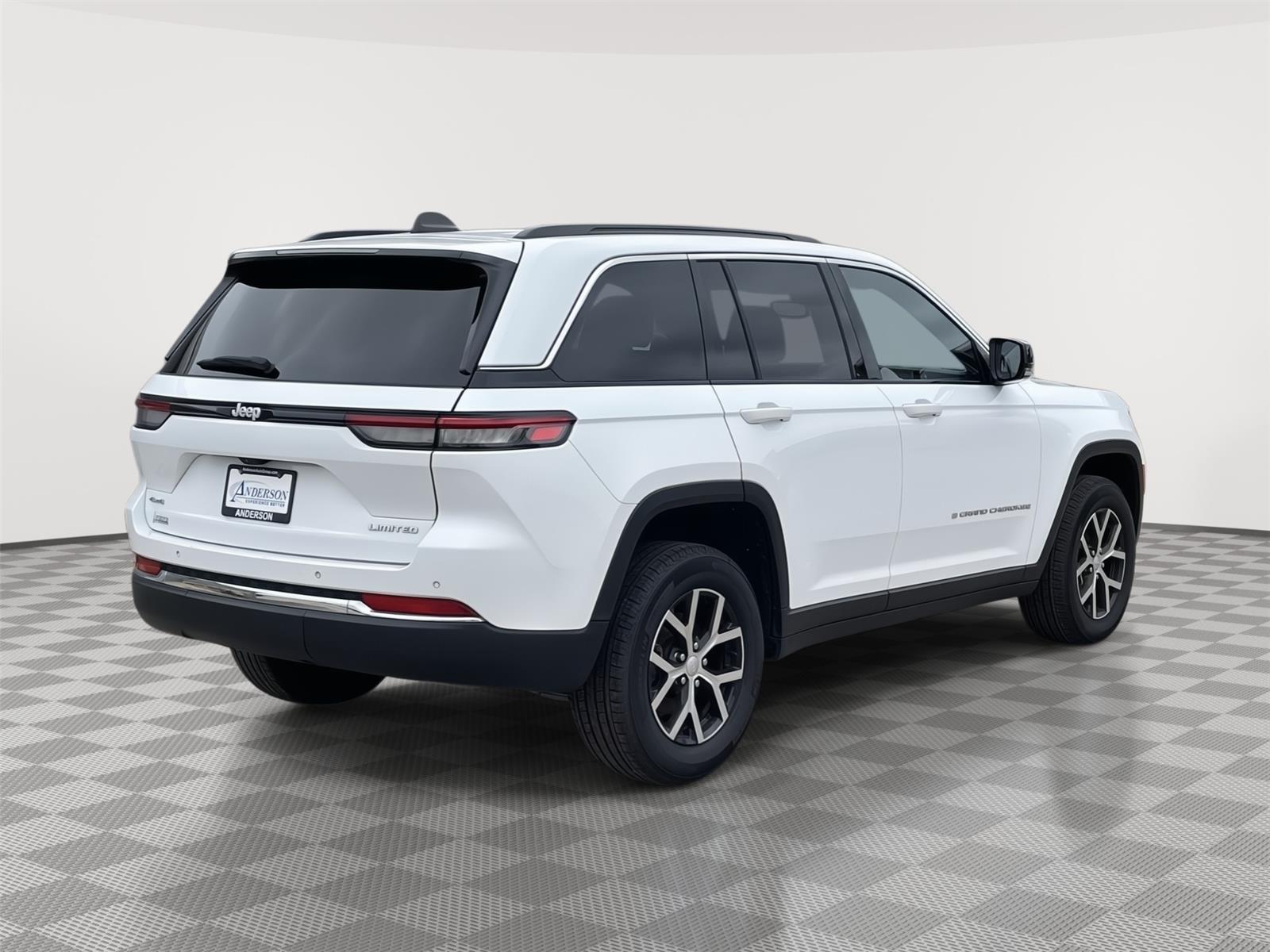 Vehicle photo 6