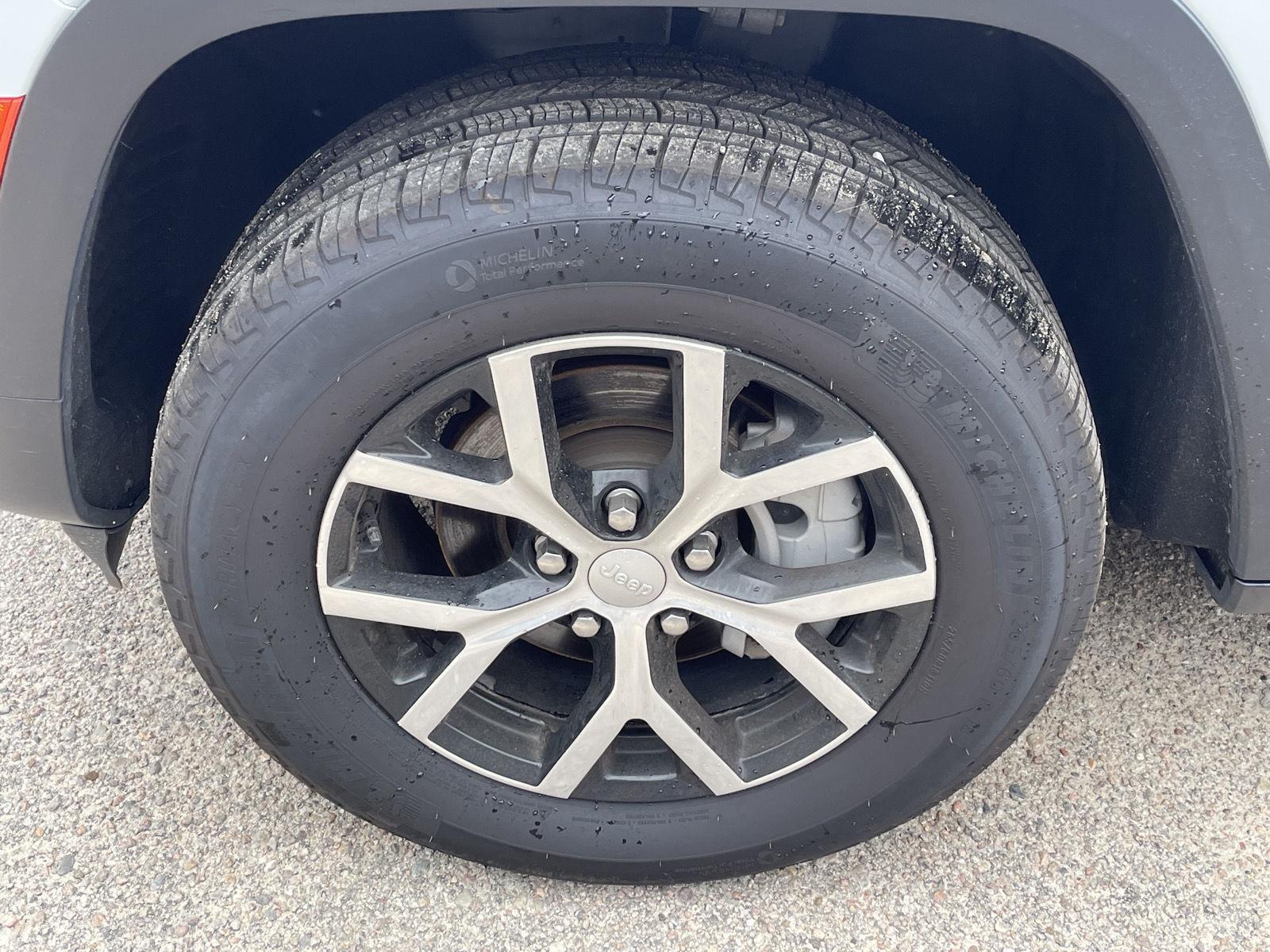Vehicle photo 10
