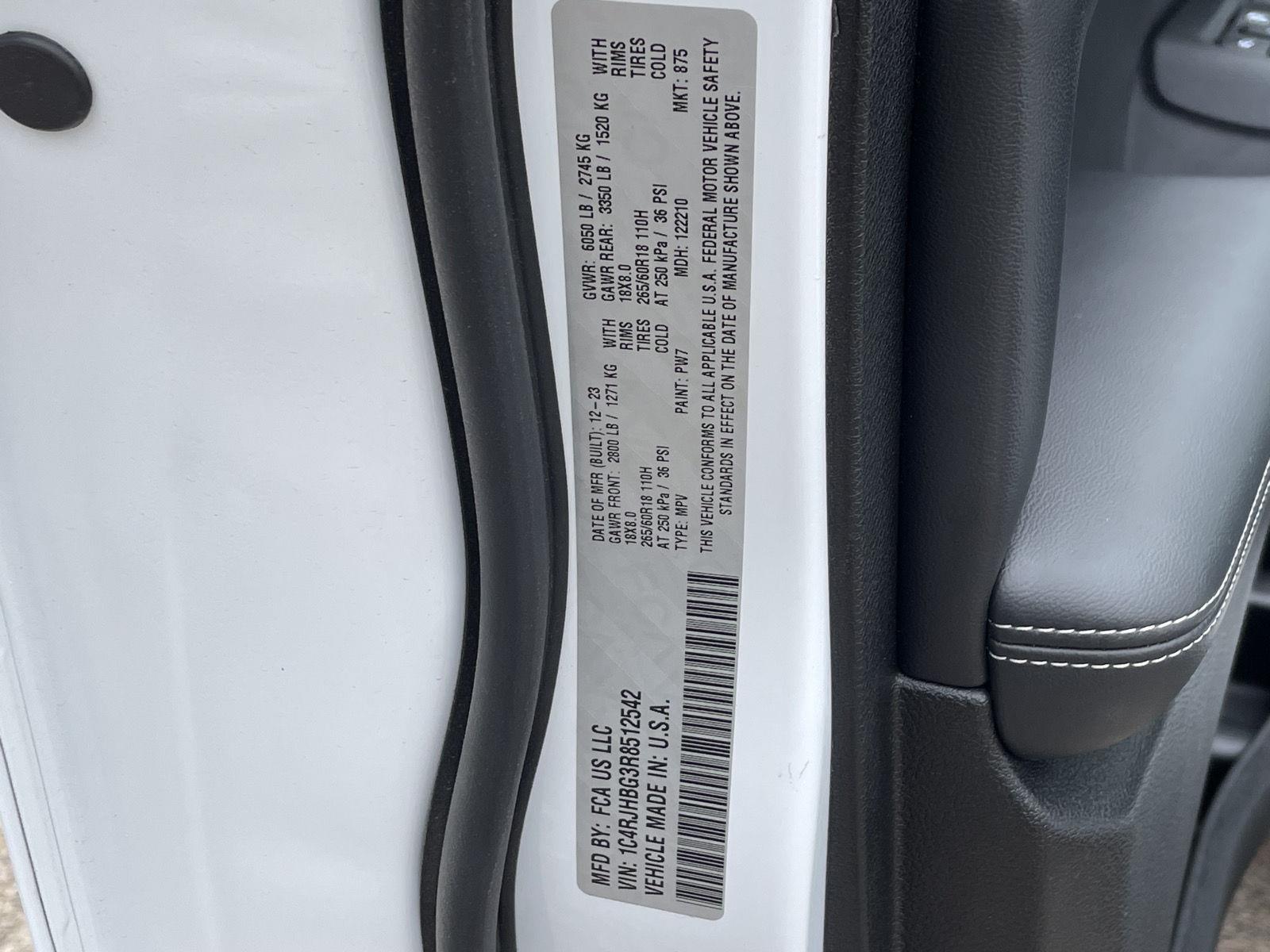 Vehicle photo 11