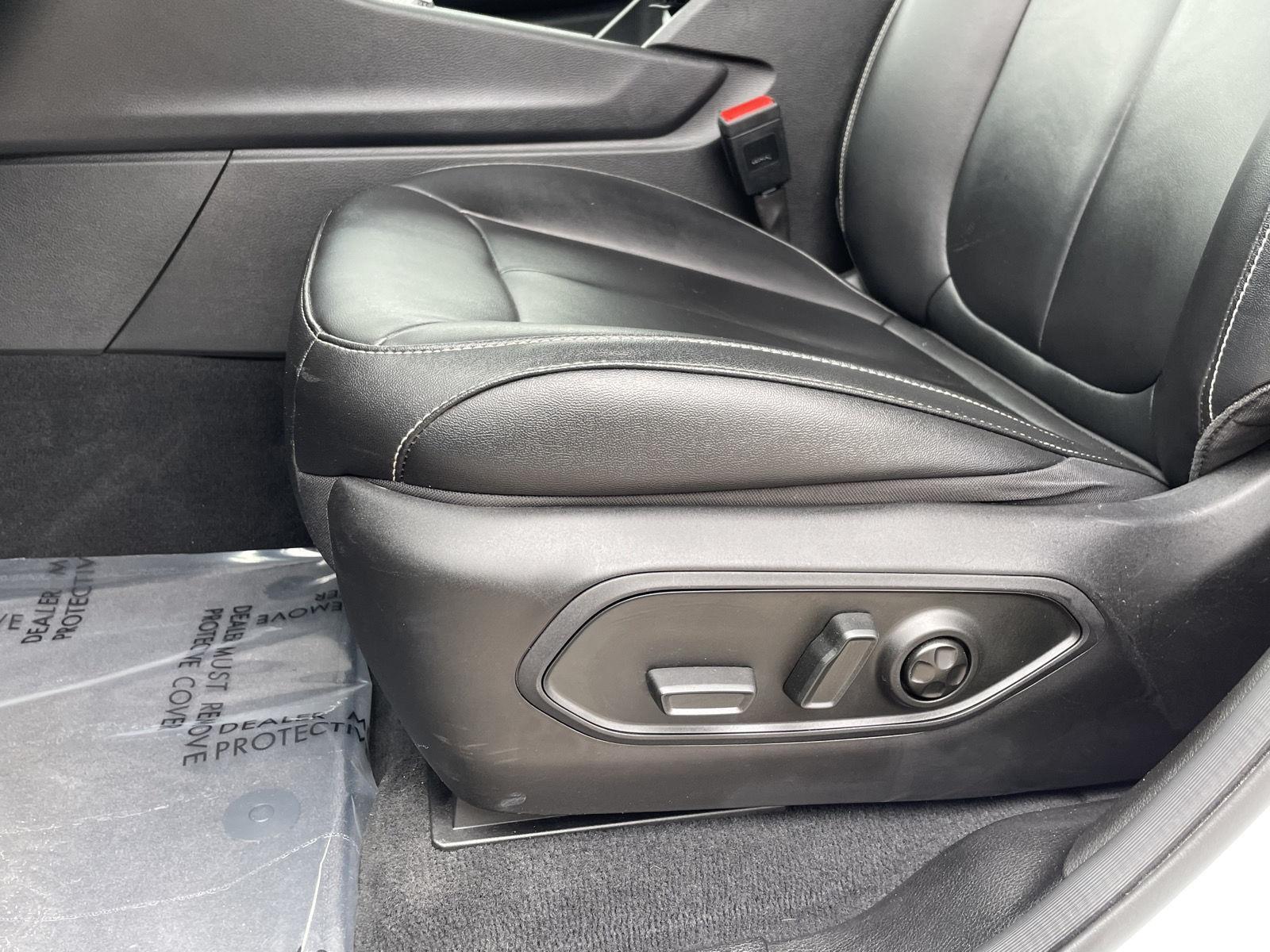 Vehicle photo 17
