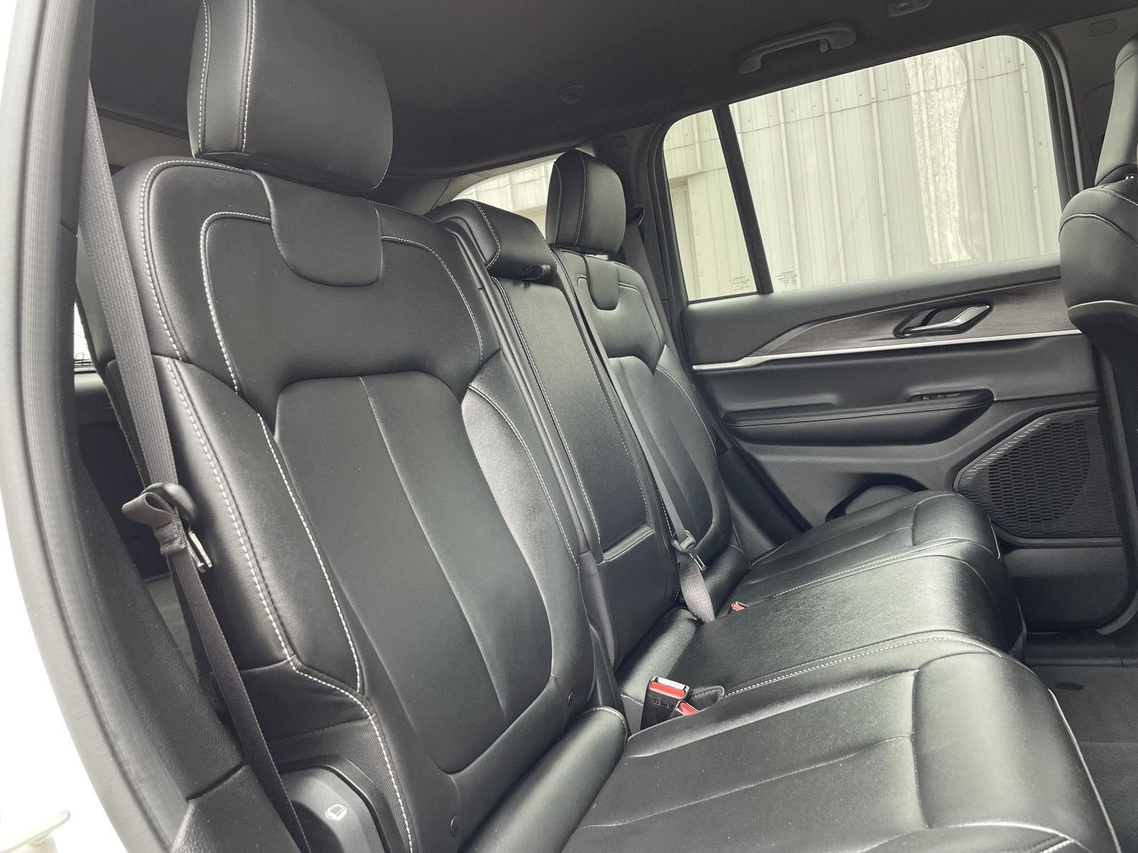 Vehicle photo 19