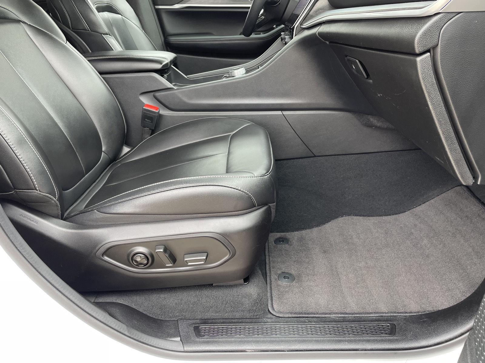 Vehicle photo 20