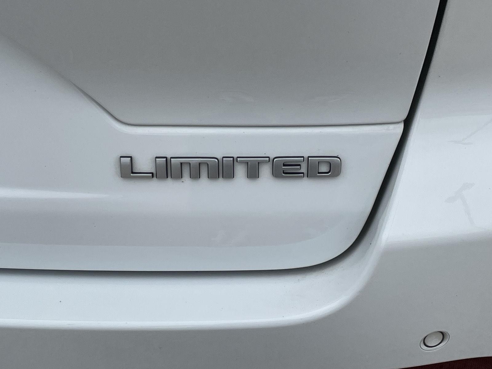Vehicle photo 22