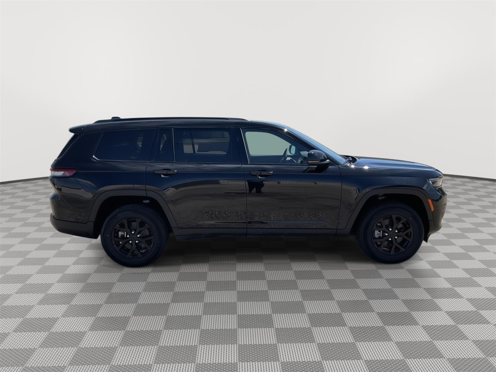 Vehicle photo 6
