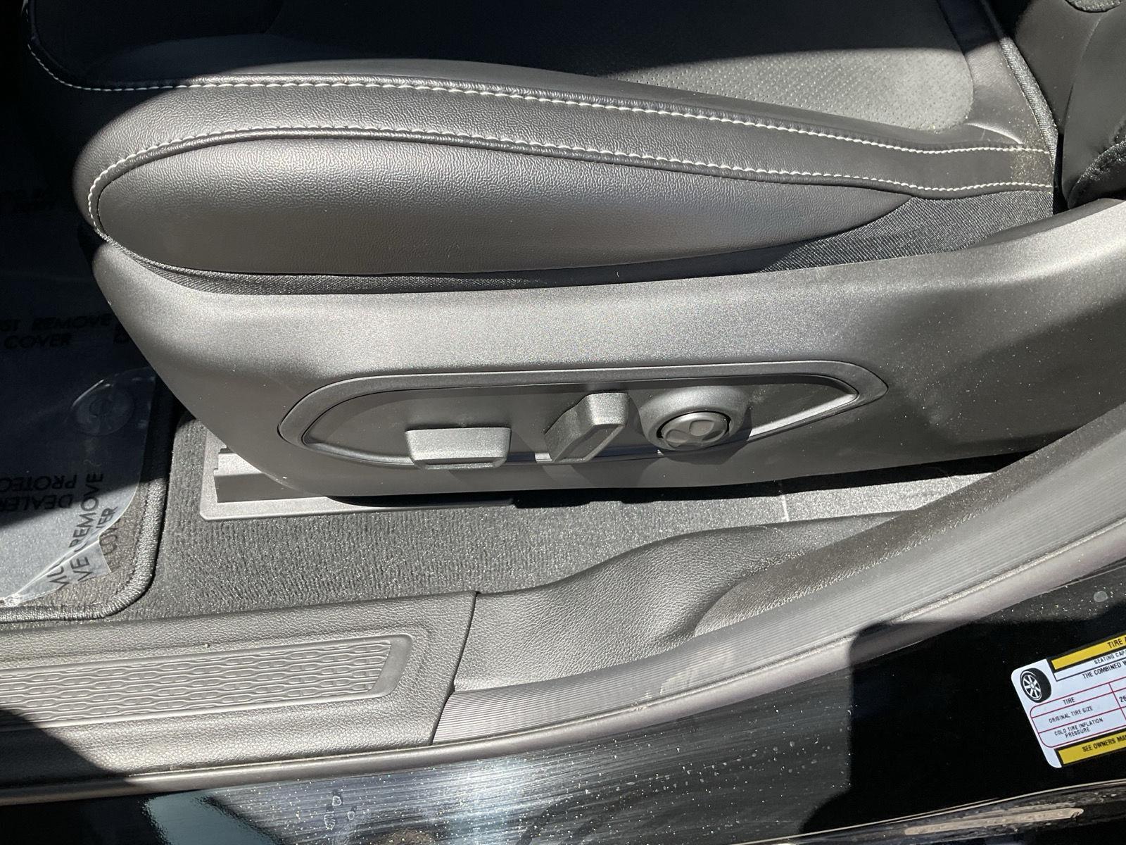Vehicle photo 17