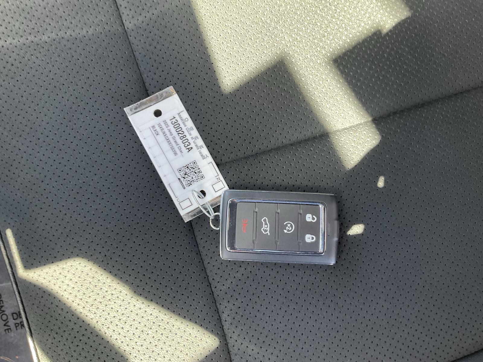 Vehicle photo 18