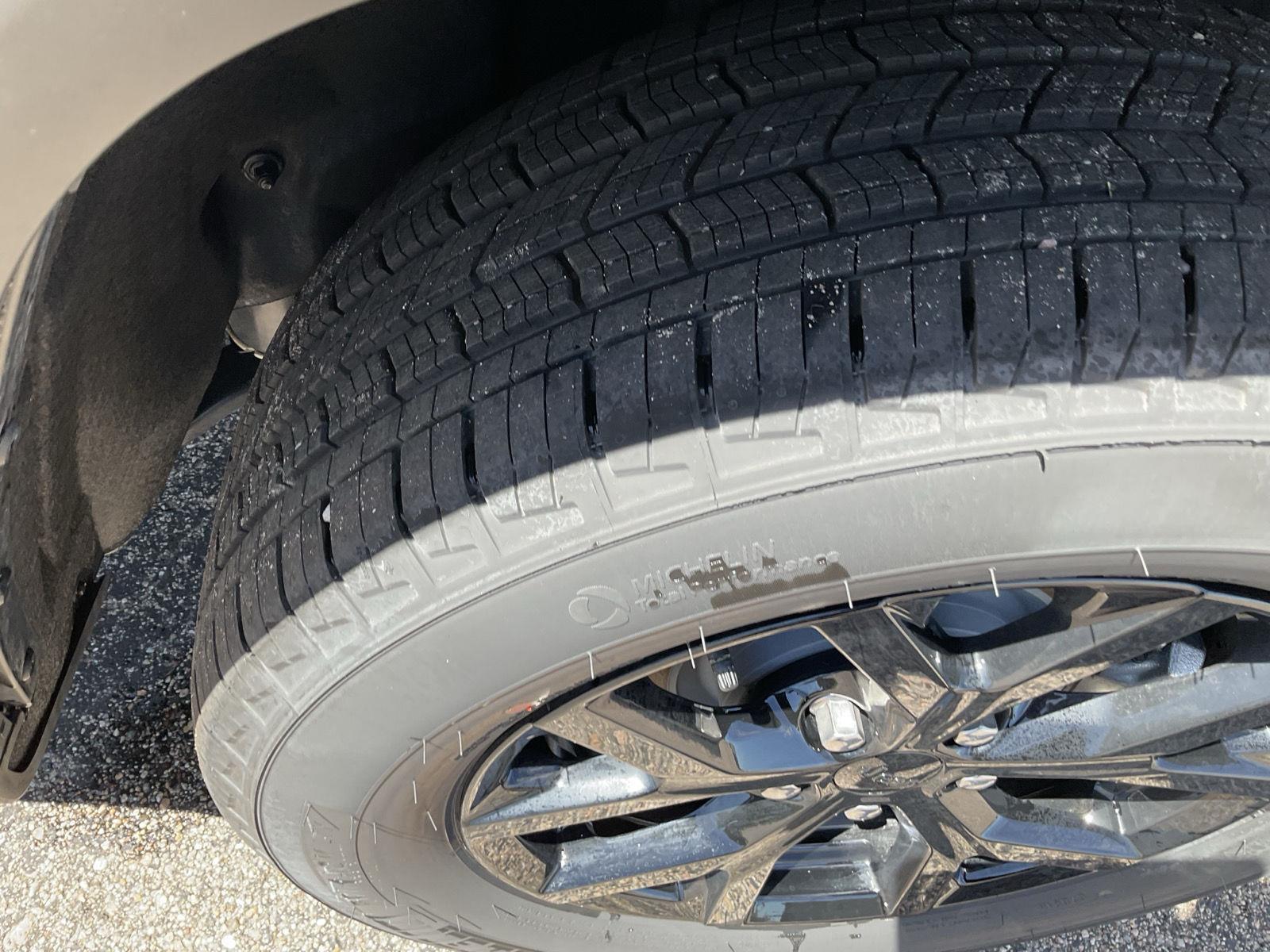Vehicle photo 19
