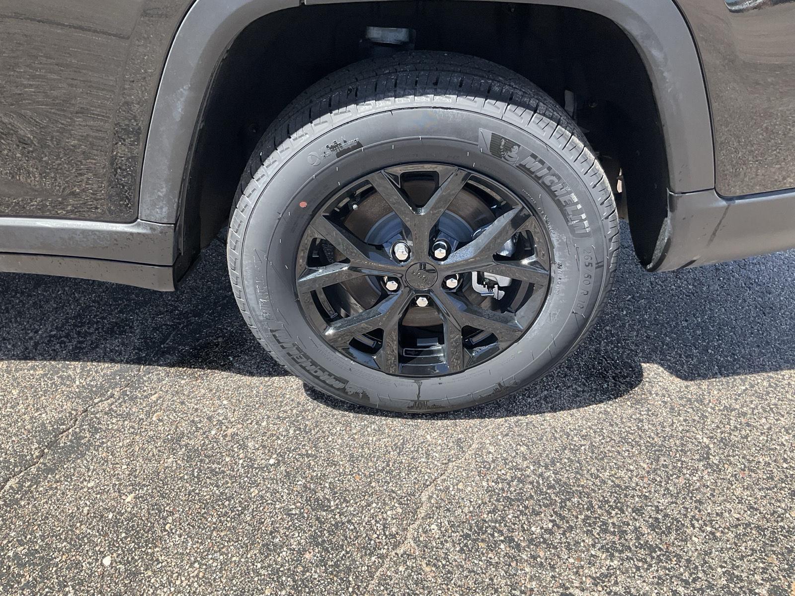Vehicle photo 20