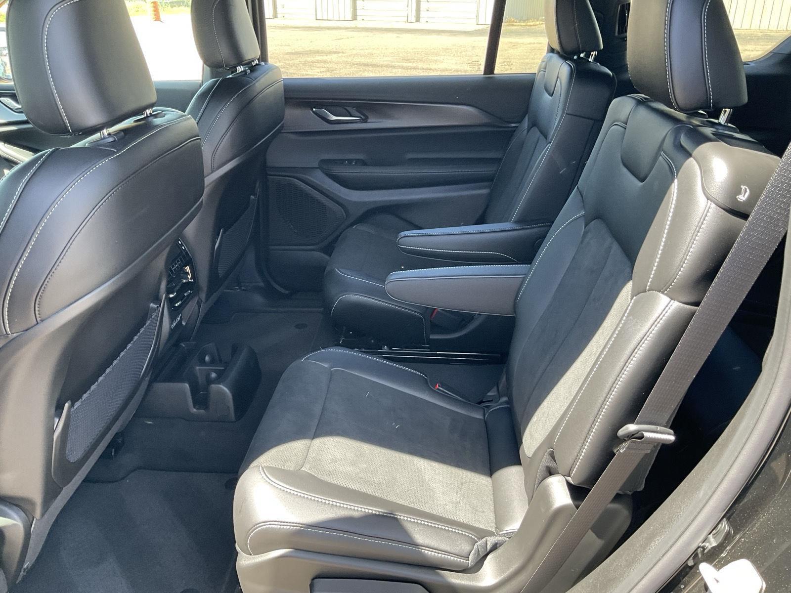 Vehicle photo 22