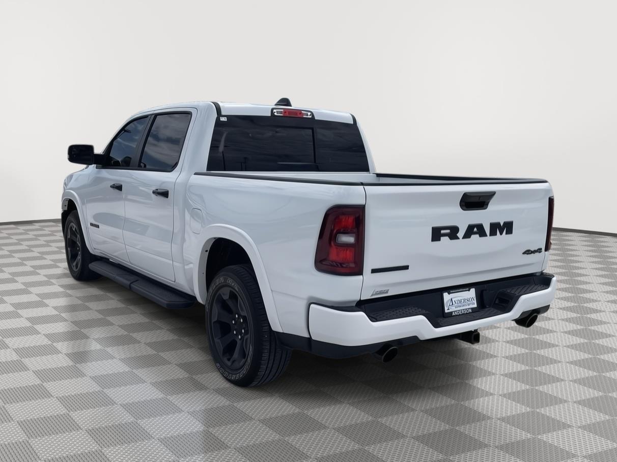 Vehicle photo 4