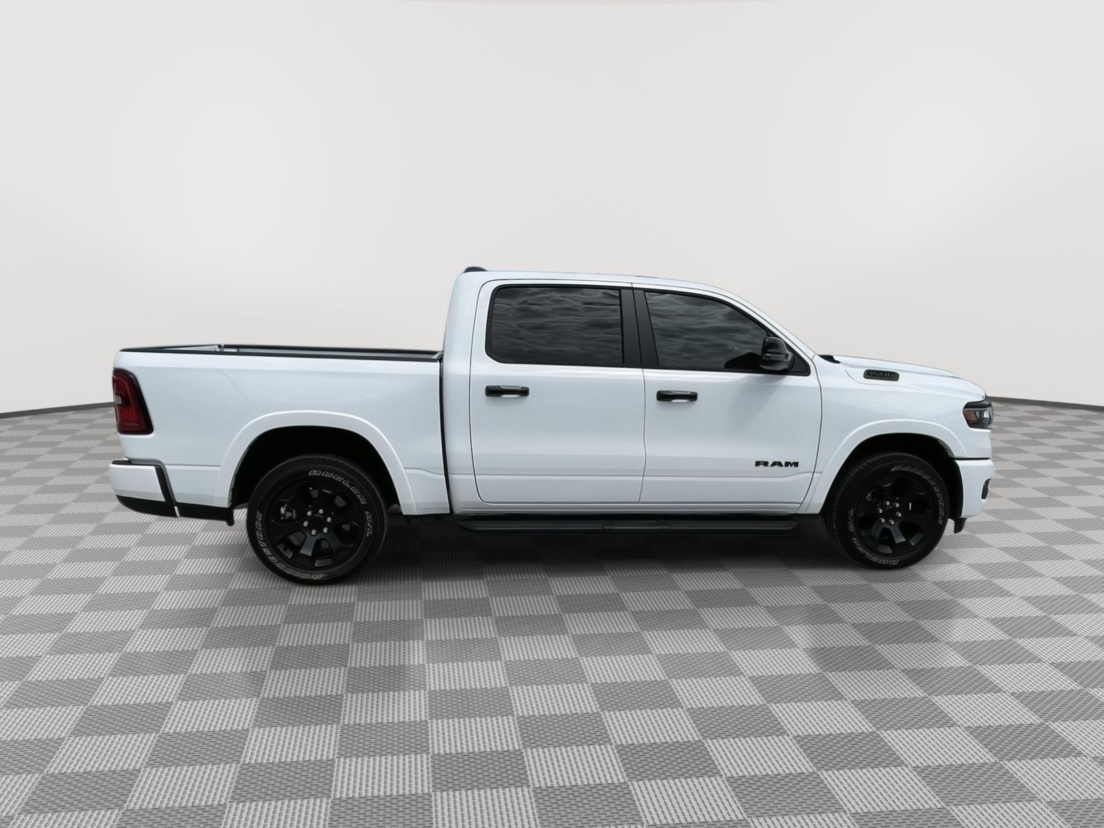 Vehicle photo 7