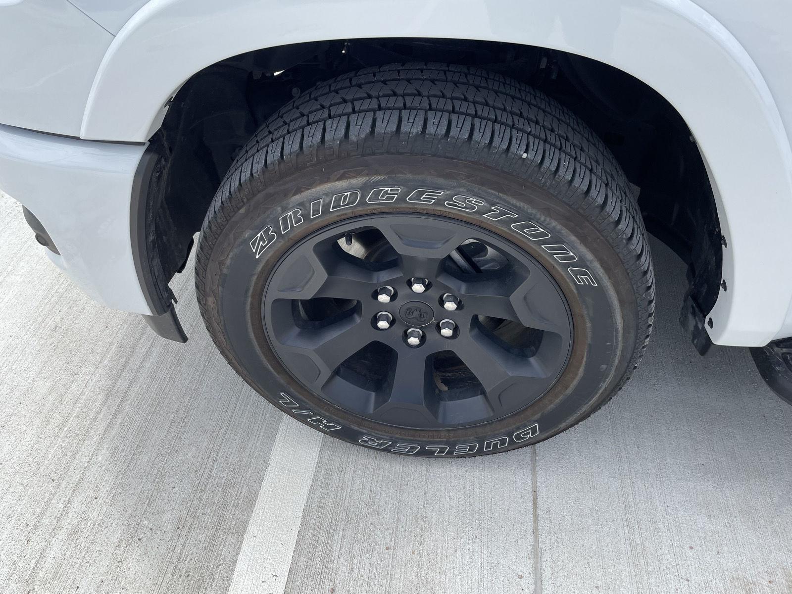 Vehicle photo 10