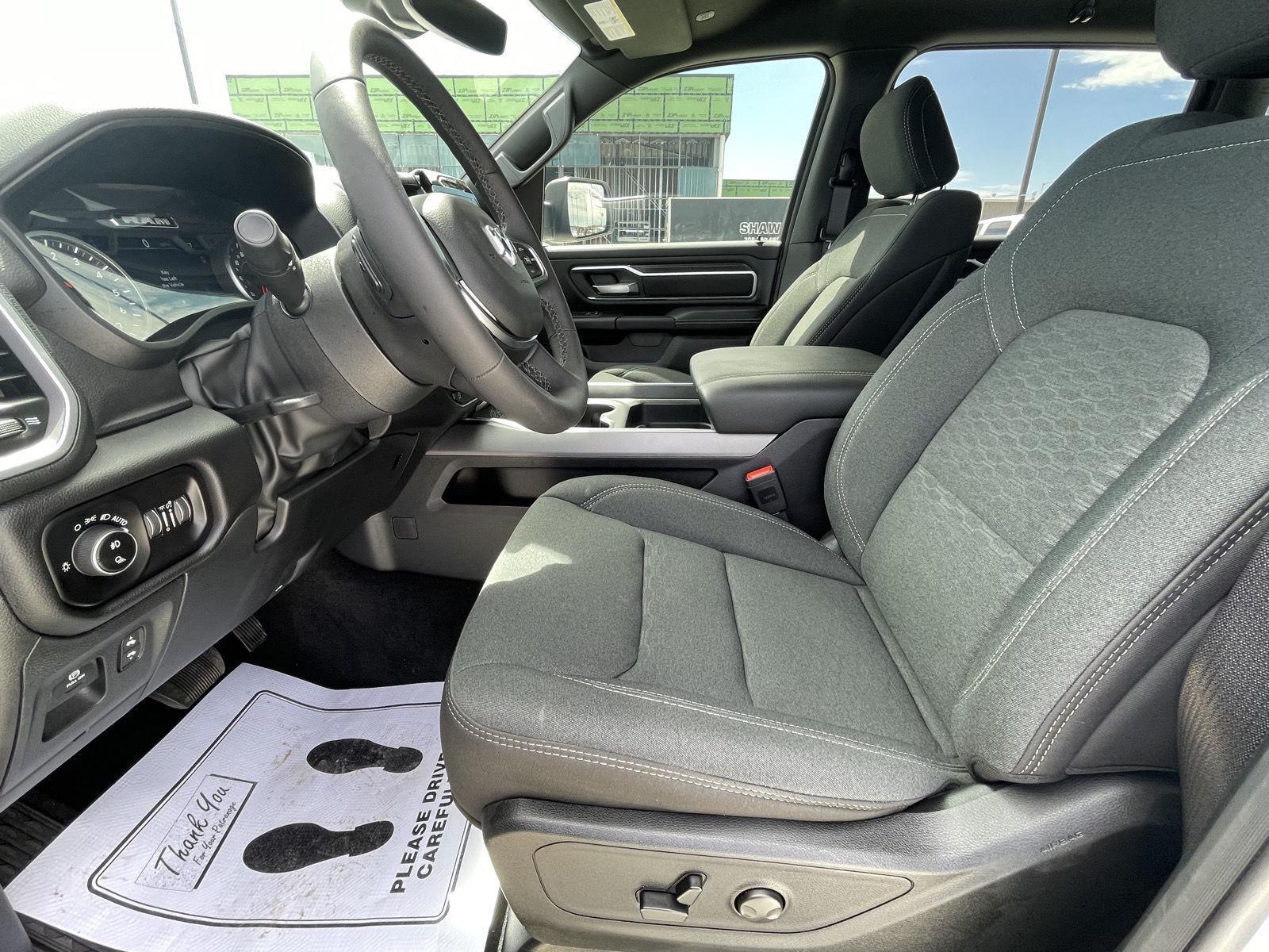 Vehicle photo 14