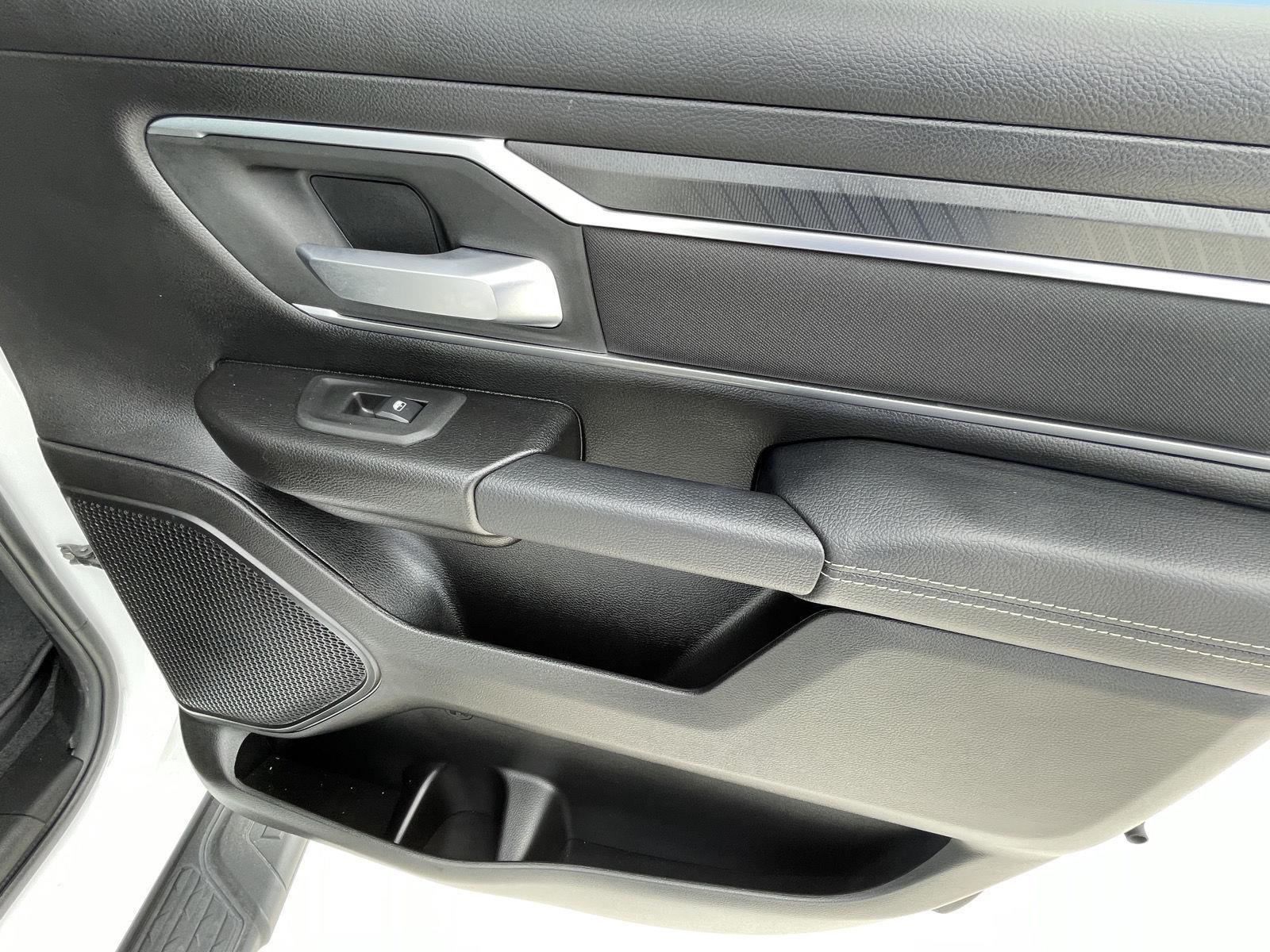 Vehicle photo 18