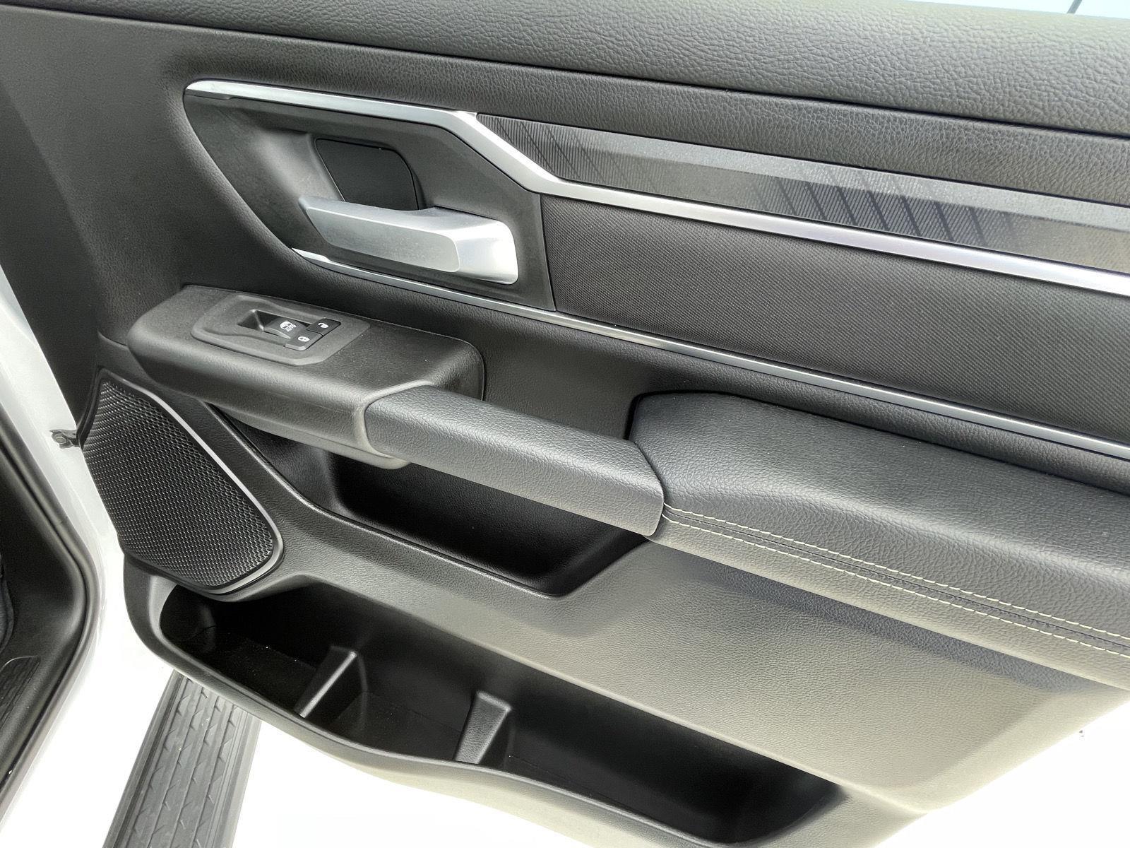 Vehicle photo 20