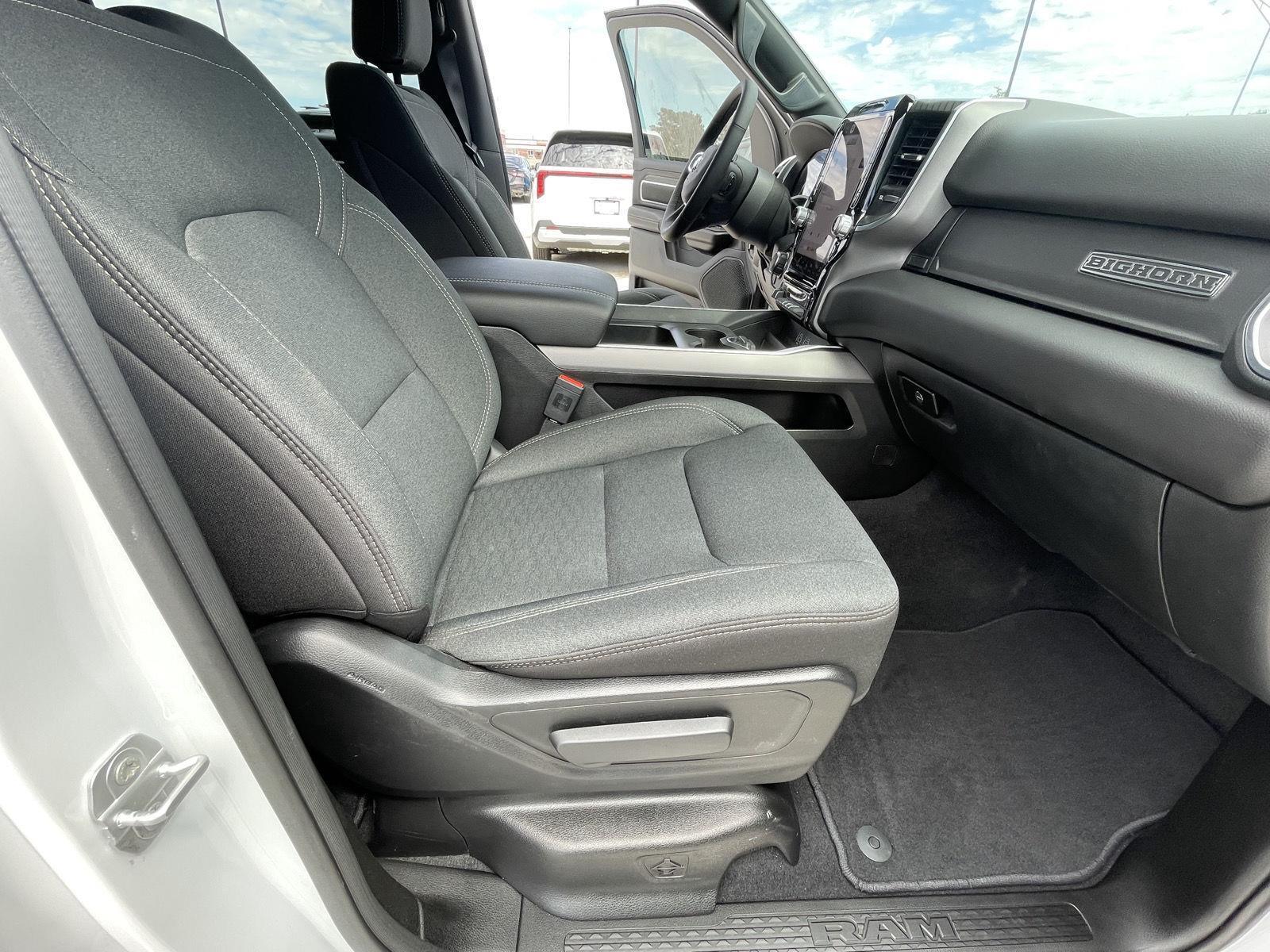 Vehicle photo 21