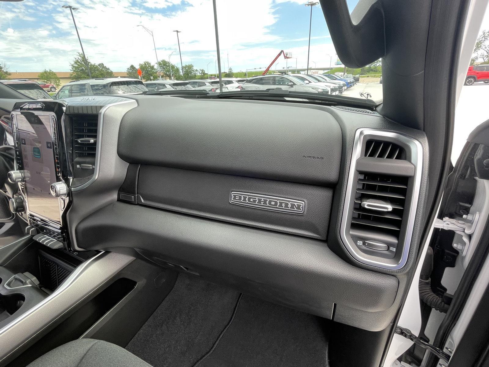 Vehicle photo 22