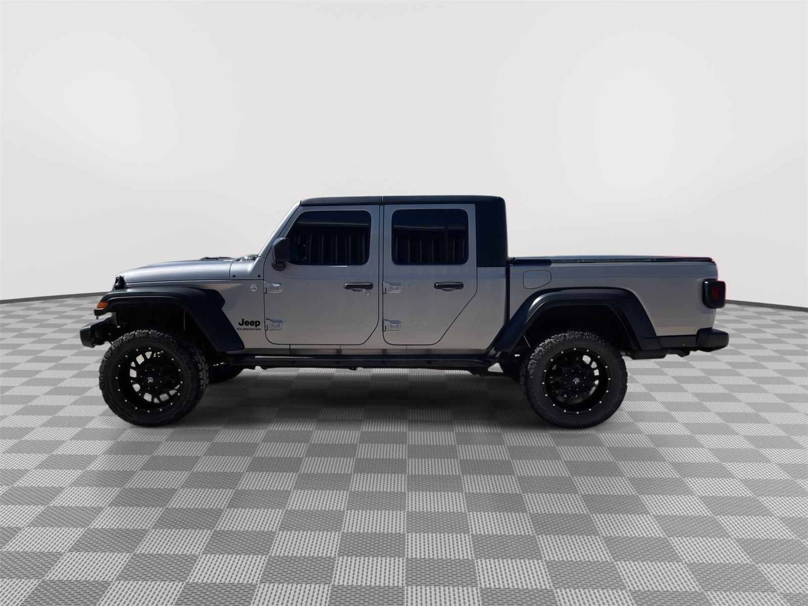 Vehicle photo 2