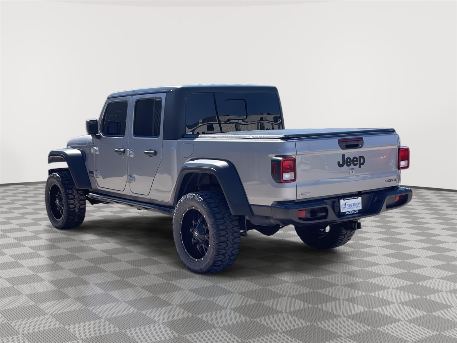 Vehicle photo 4