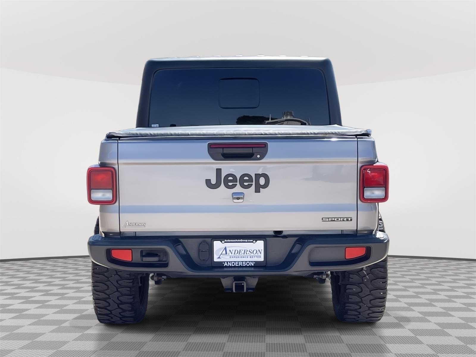 Vehicle photo 5