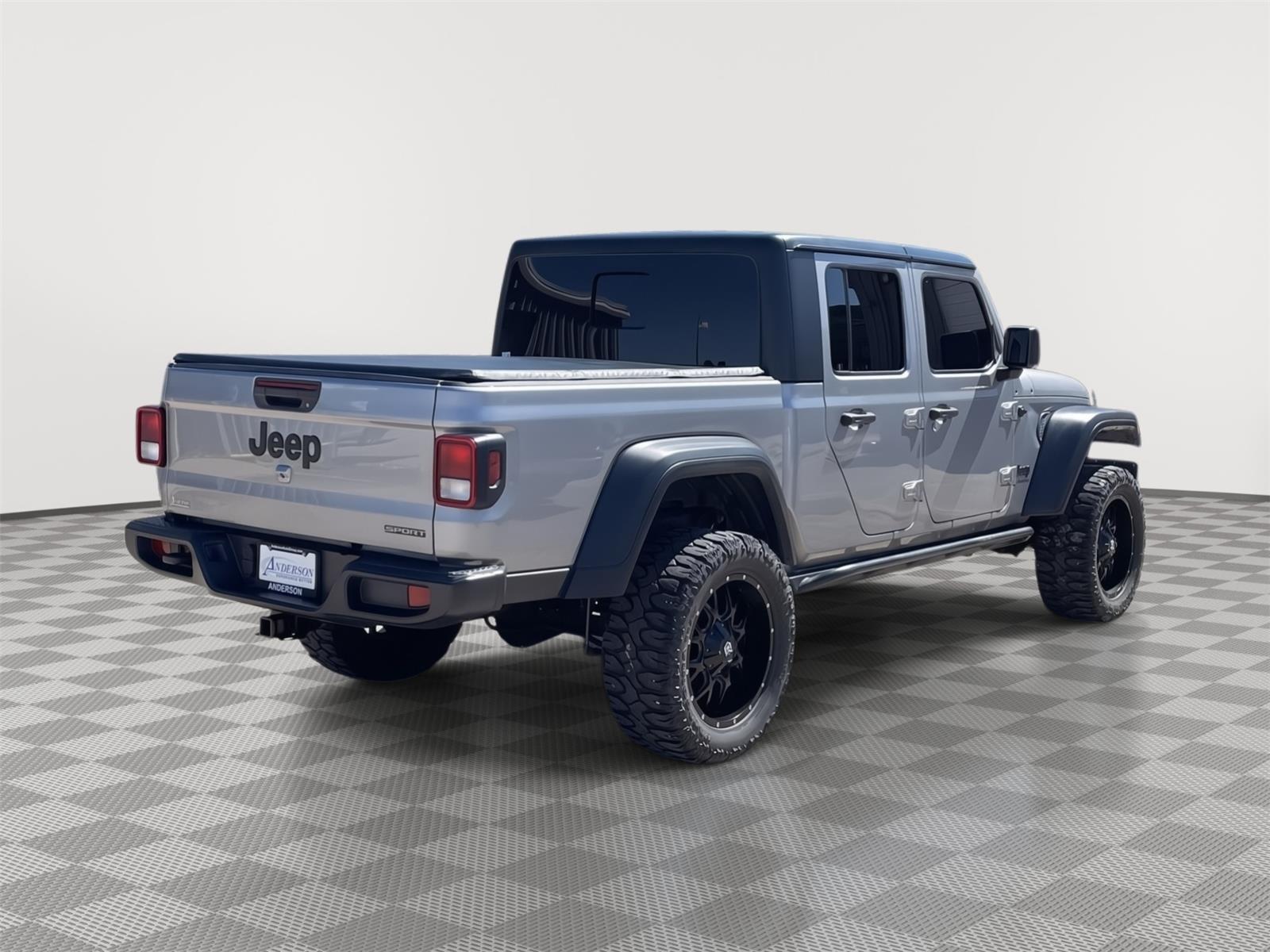 Vehicle photo 6
