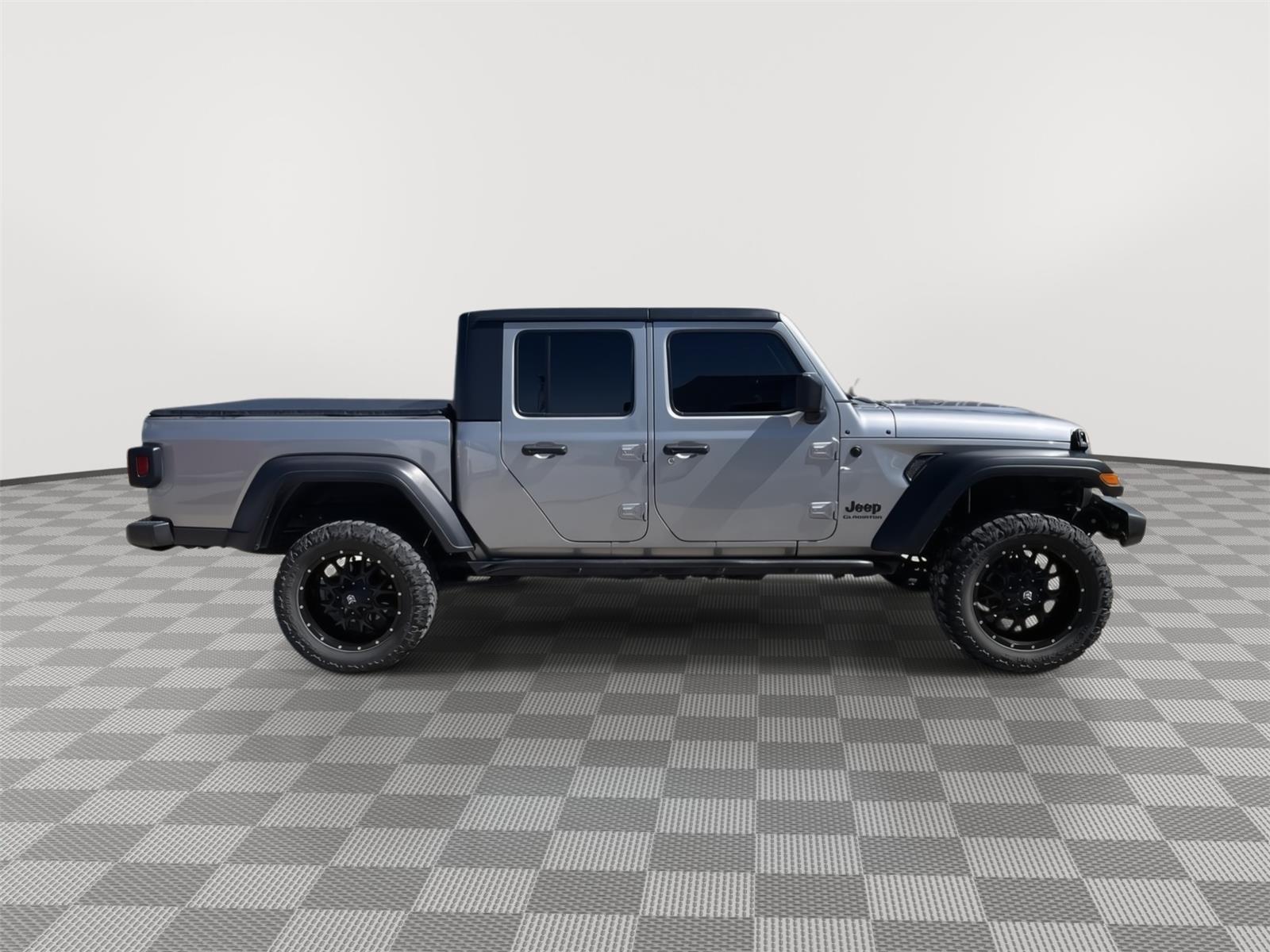 Vehicle photo 7
