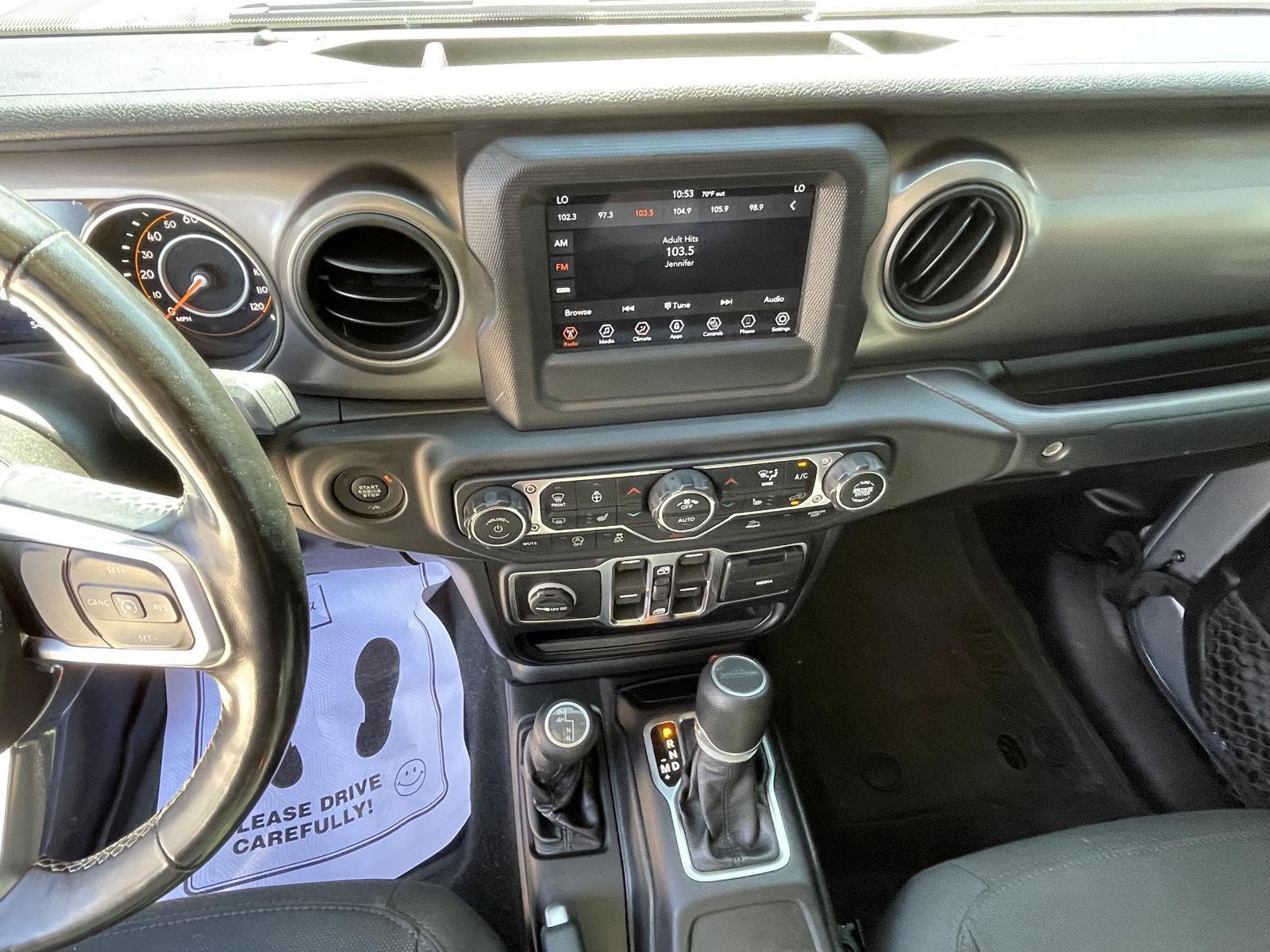 Vehicle photo 14