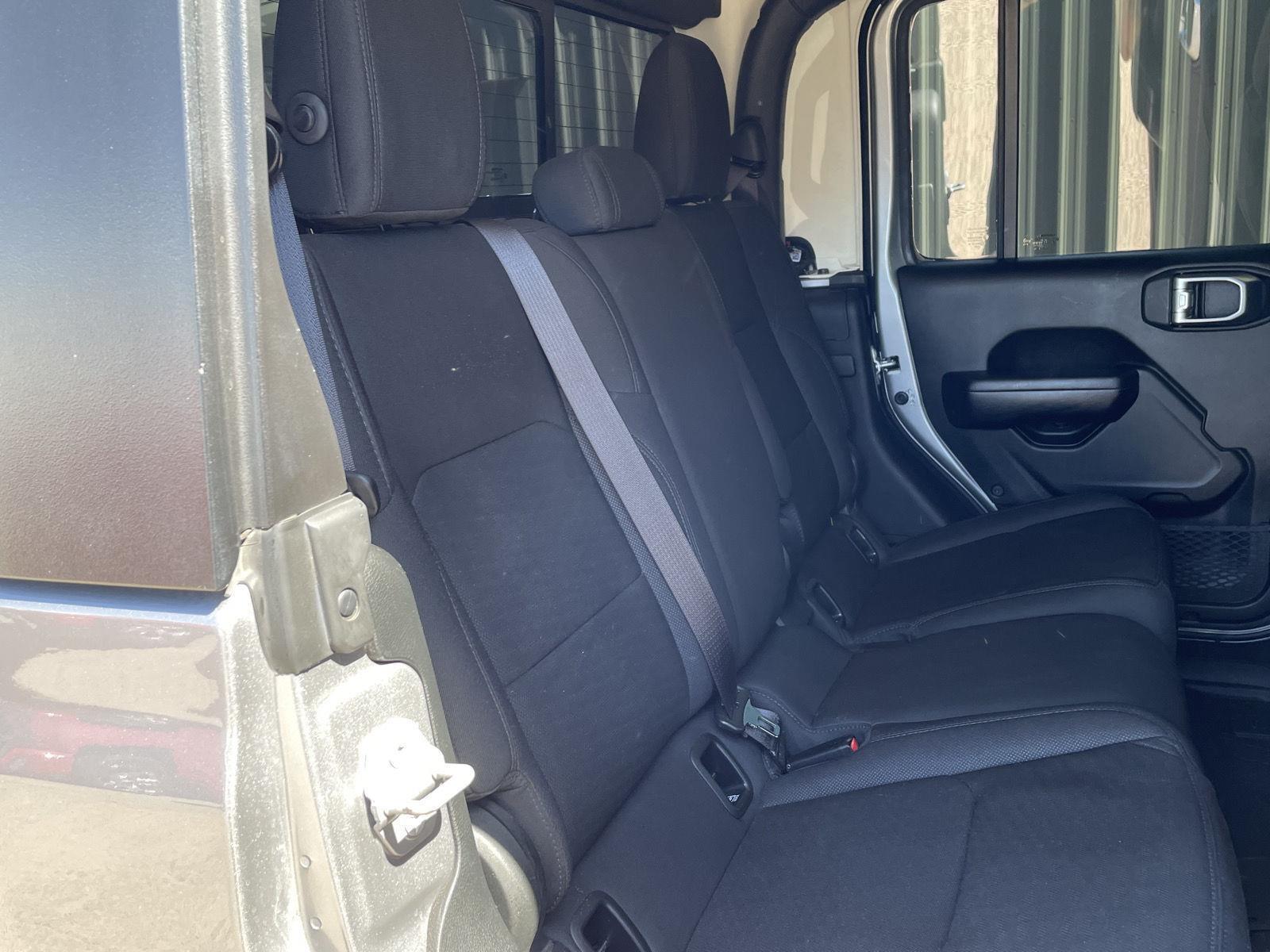 Vehicle photo 18