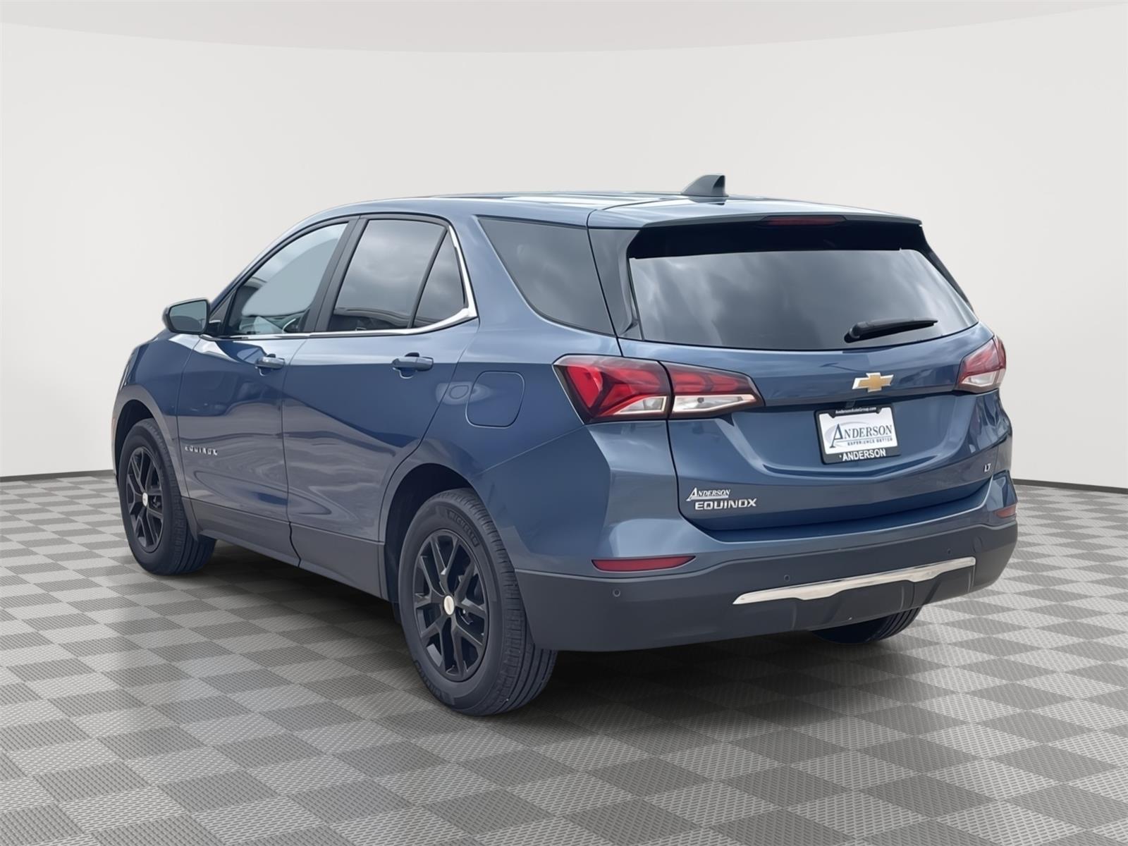 Vehicle photo 4