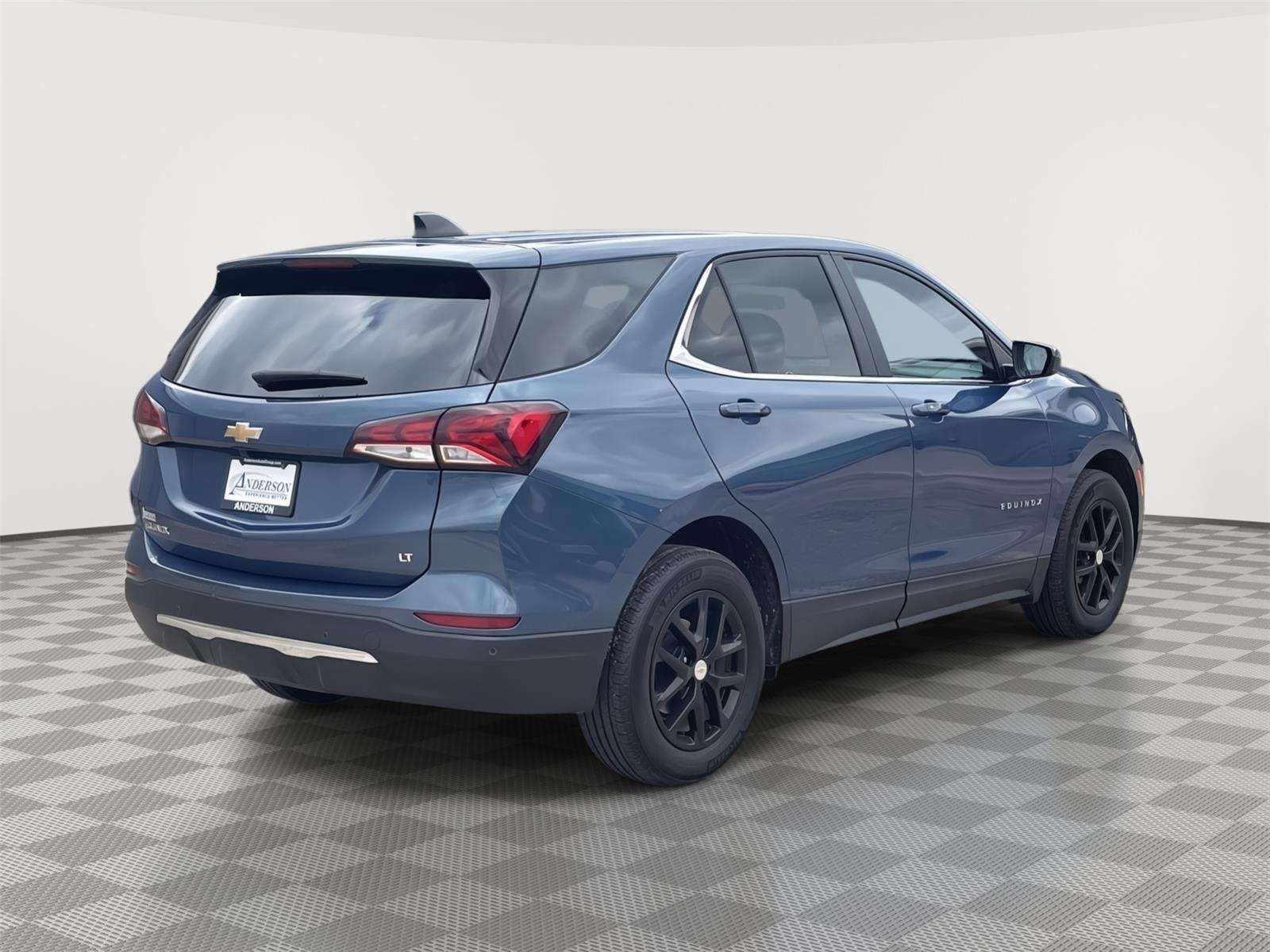Vehicle photo 6