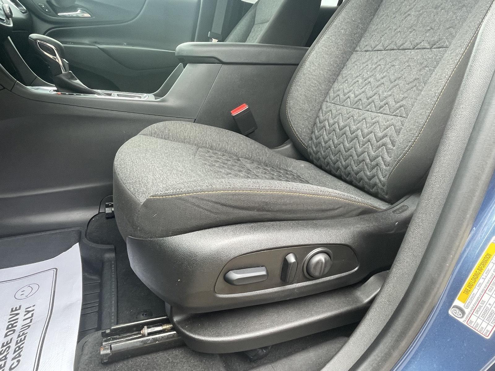 Vehicle photo 17