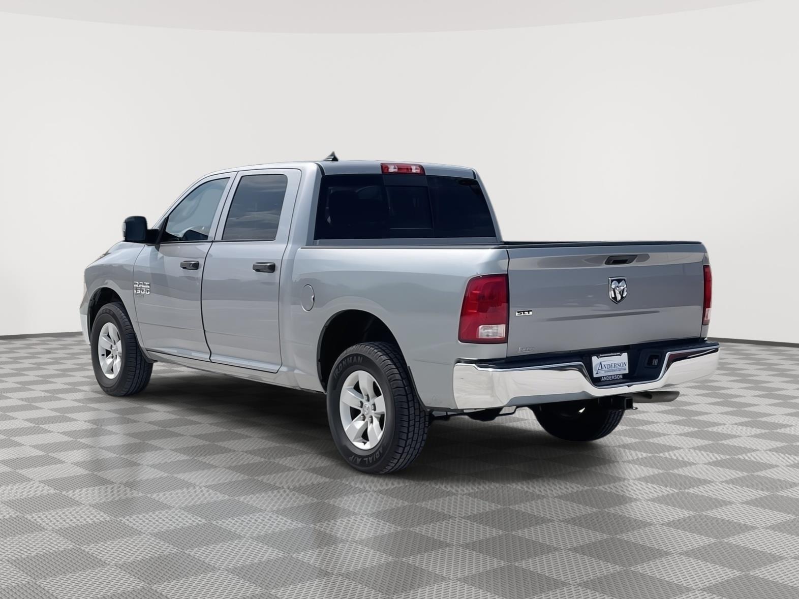 Vehicle photo 4