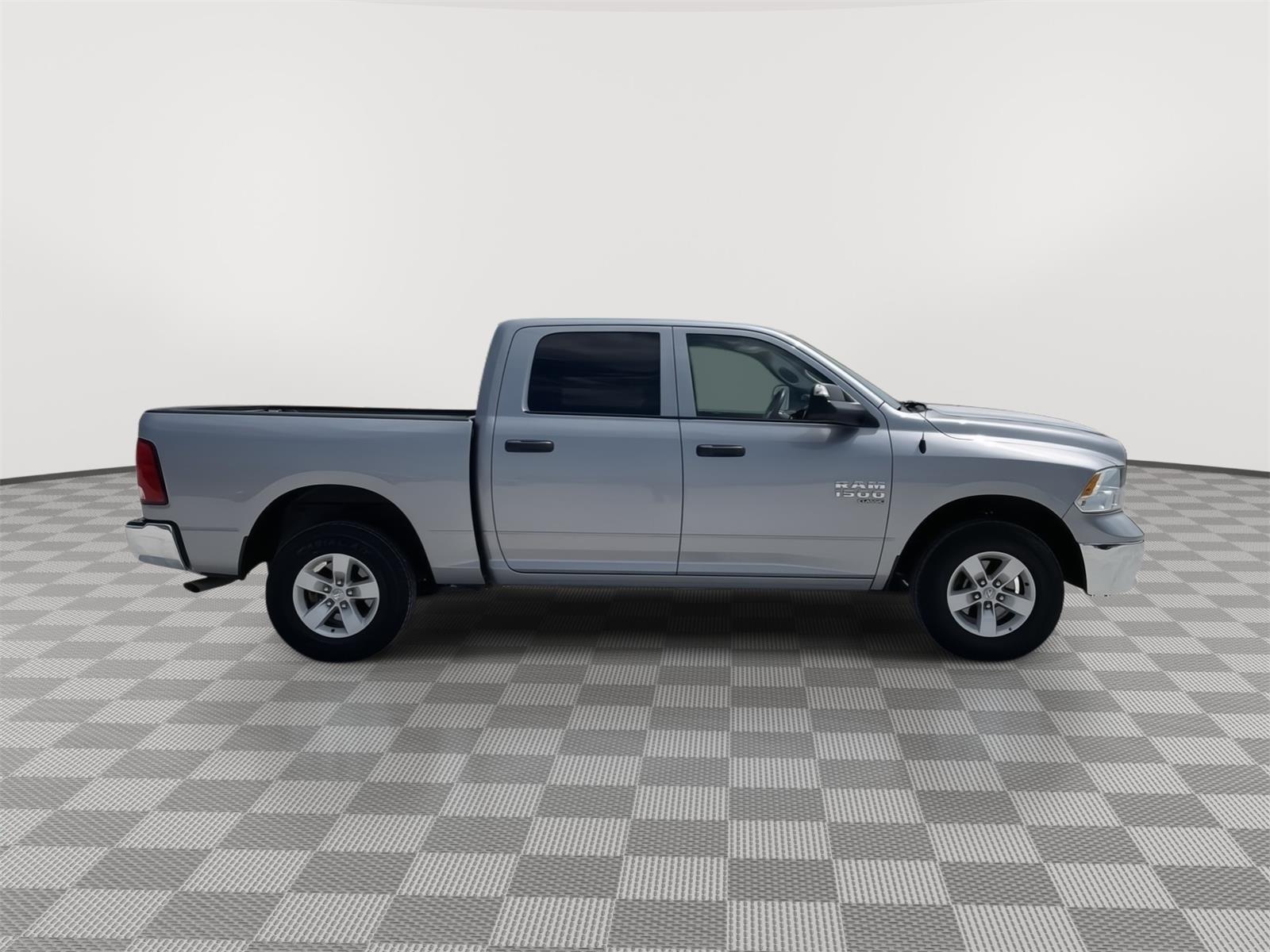 Vehicle photo 7