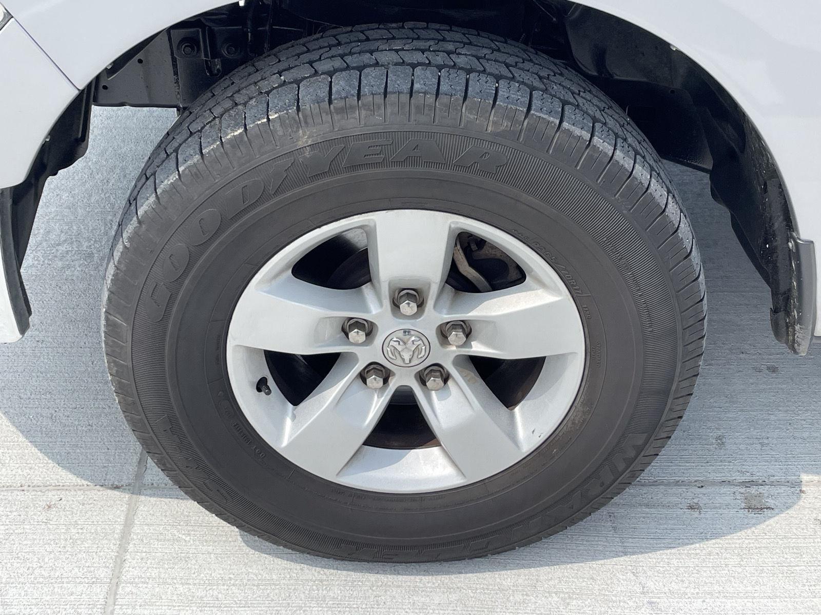 Vehicle photo 10