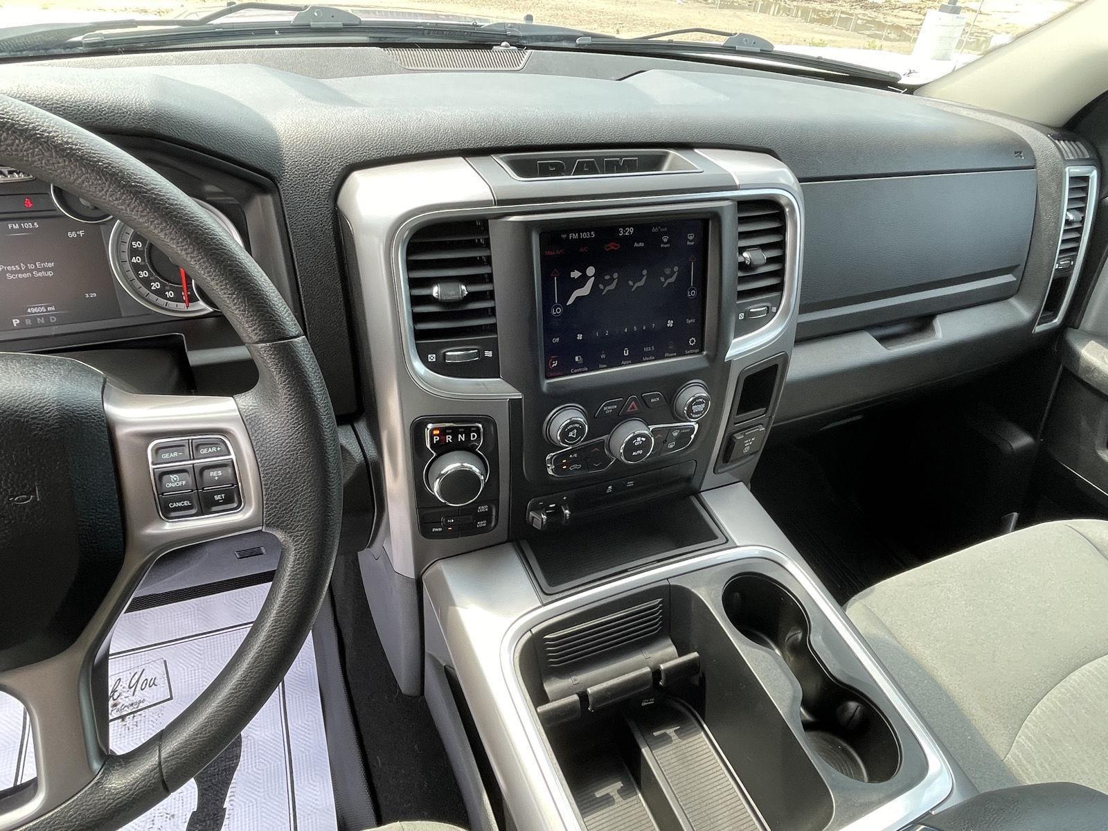 Vehicle photo 12