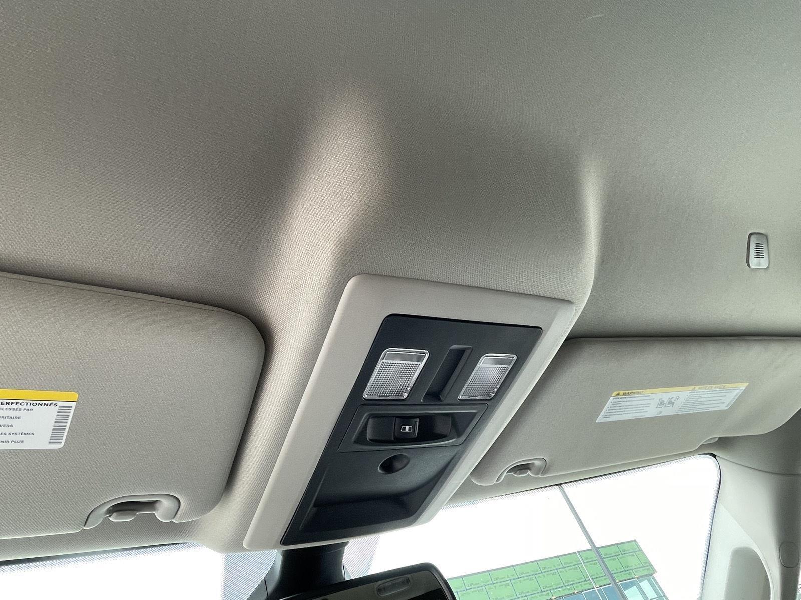 Vehicle photo 14