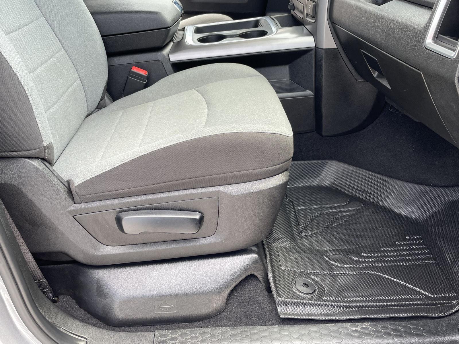 Vehicle photo 18