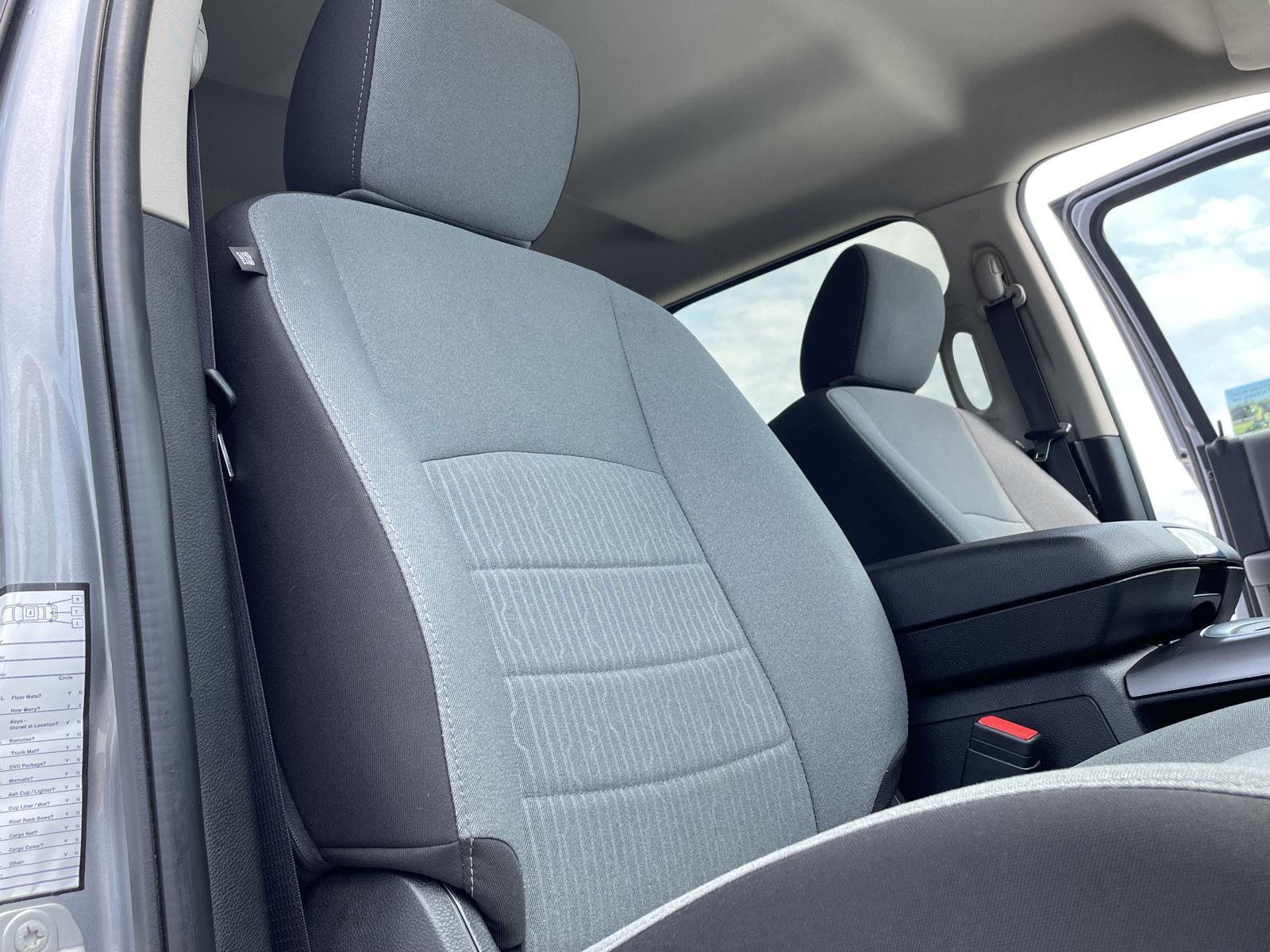 Vehicle photo 19