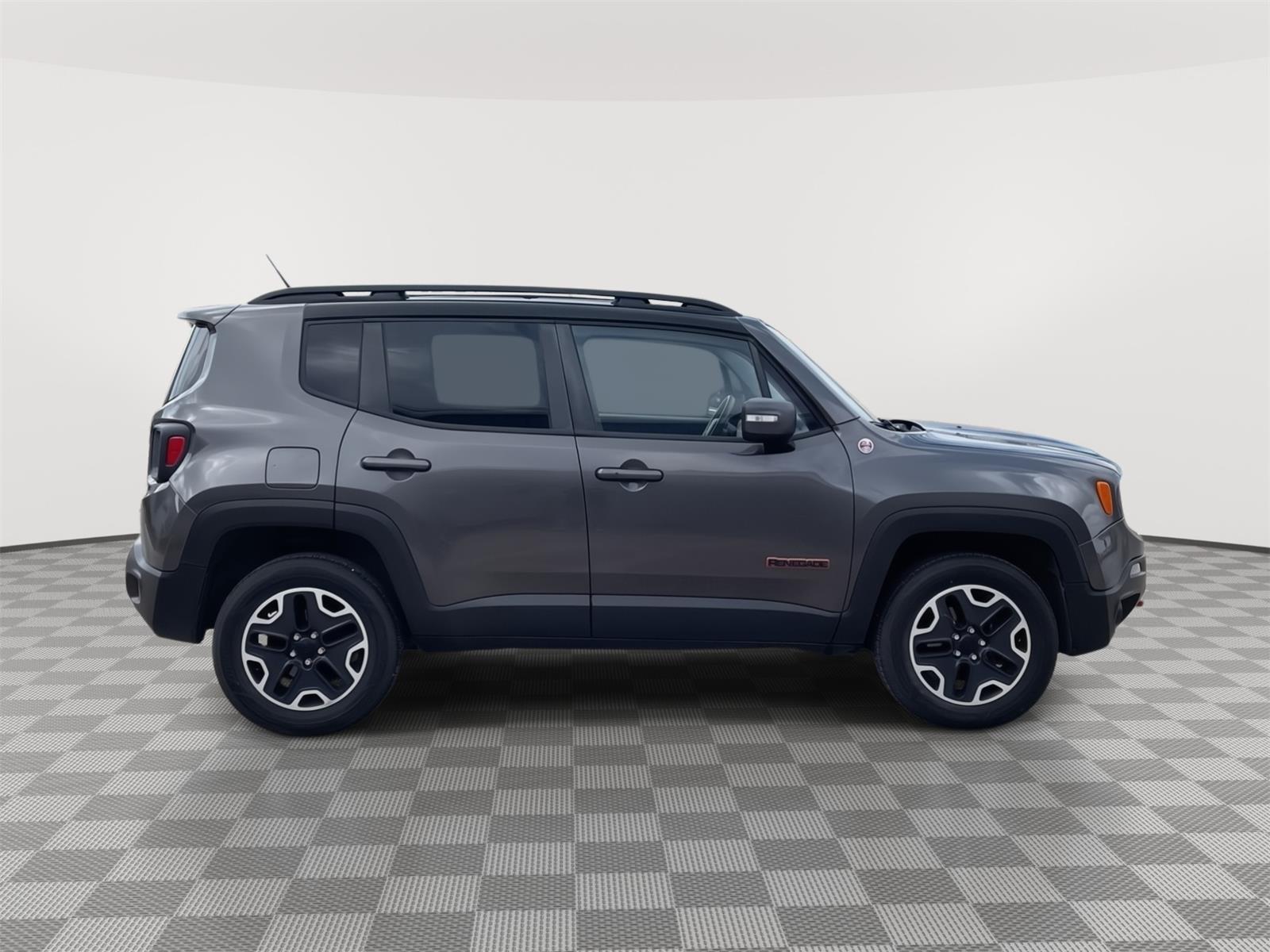 Vehicle photo 7
