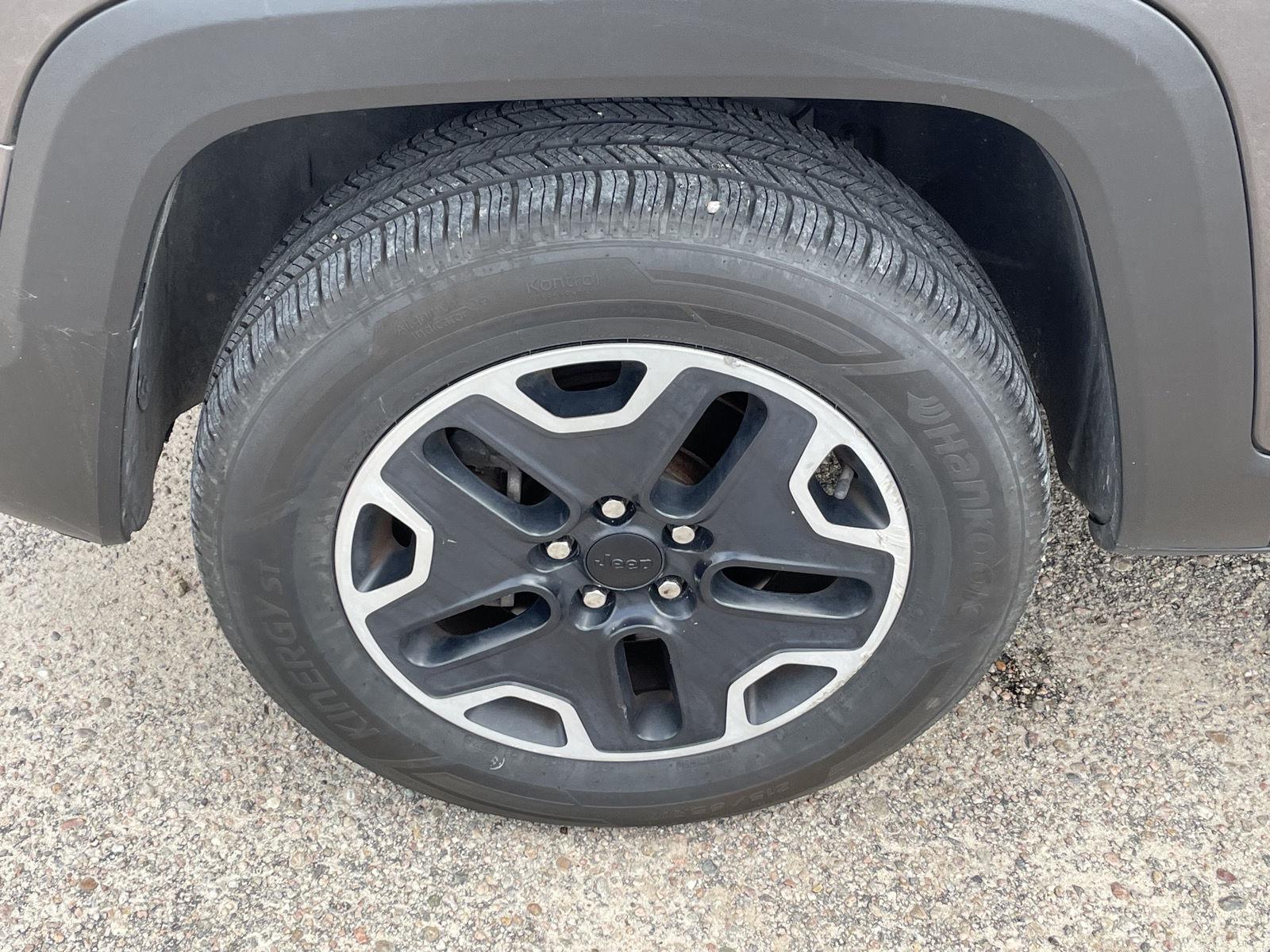 Vehicle photo 10