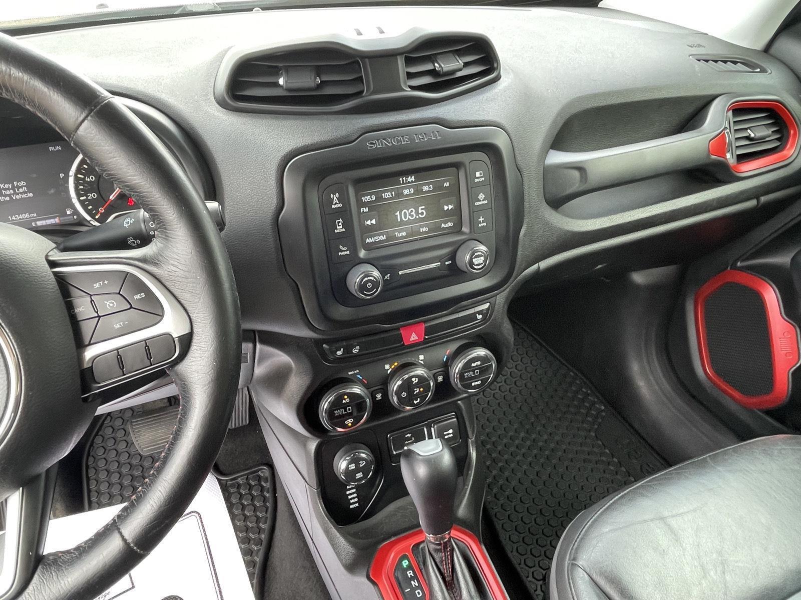 Vehicle photo 14